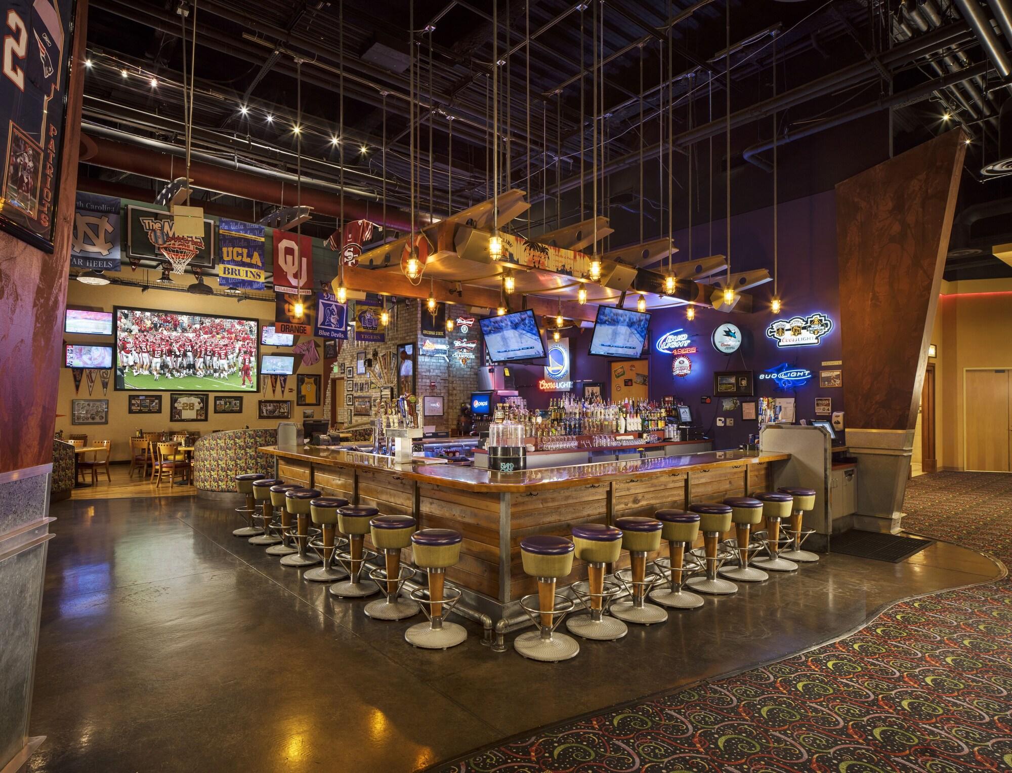 Bar/Salón The Hotel at Black Oak Casino Resort