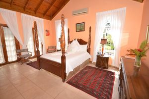 Renta Vacacional - Summerhill, 8BR by Jamaican Treasures