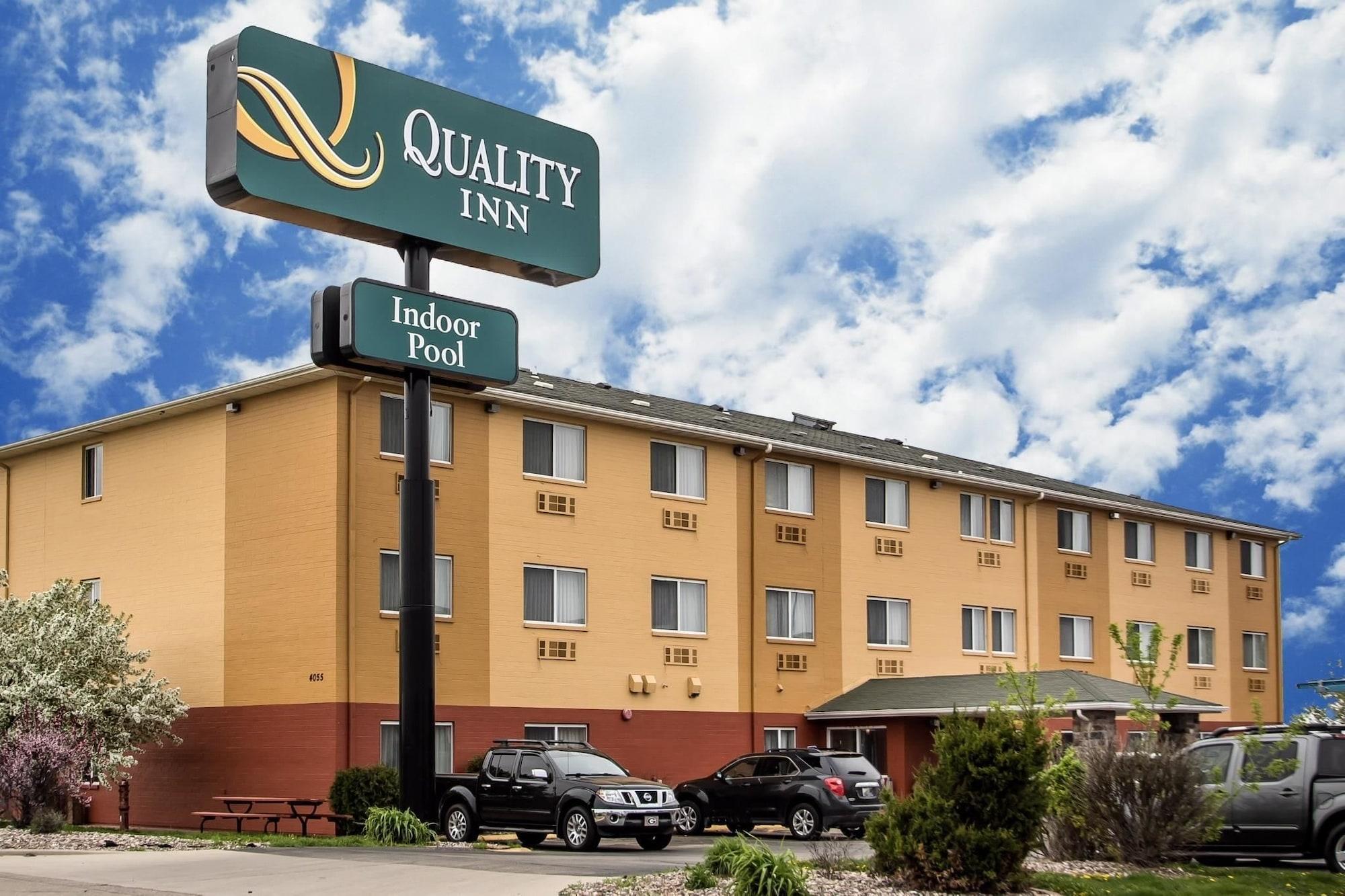 Vista Exterior Quality Inn Dubuque on Hwy 20