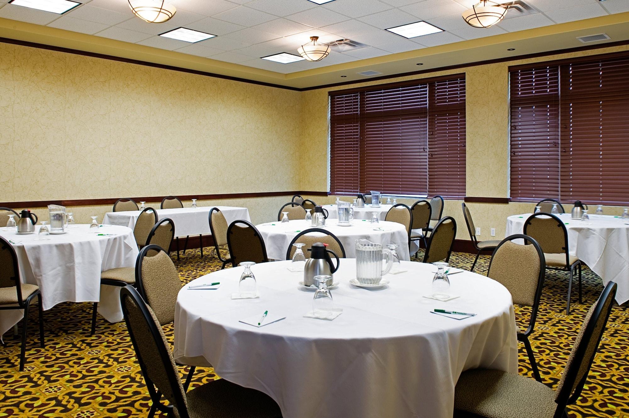 Sala de Reuniones Holiday Inn Hotel & Suites West Edmonton by IHG