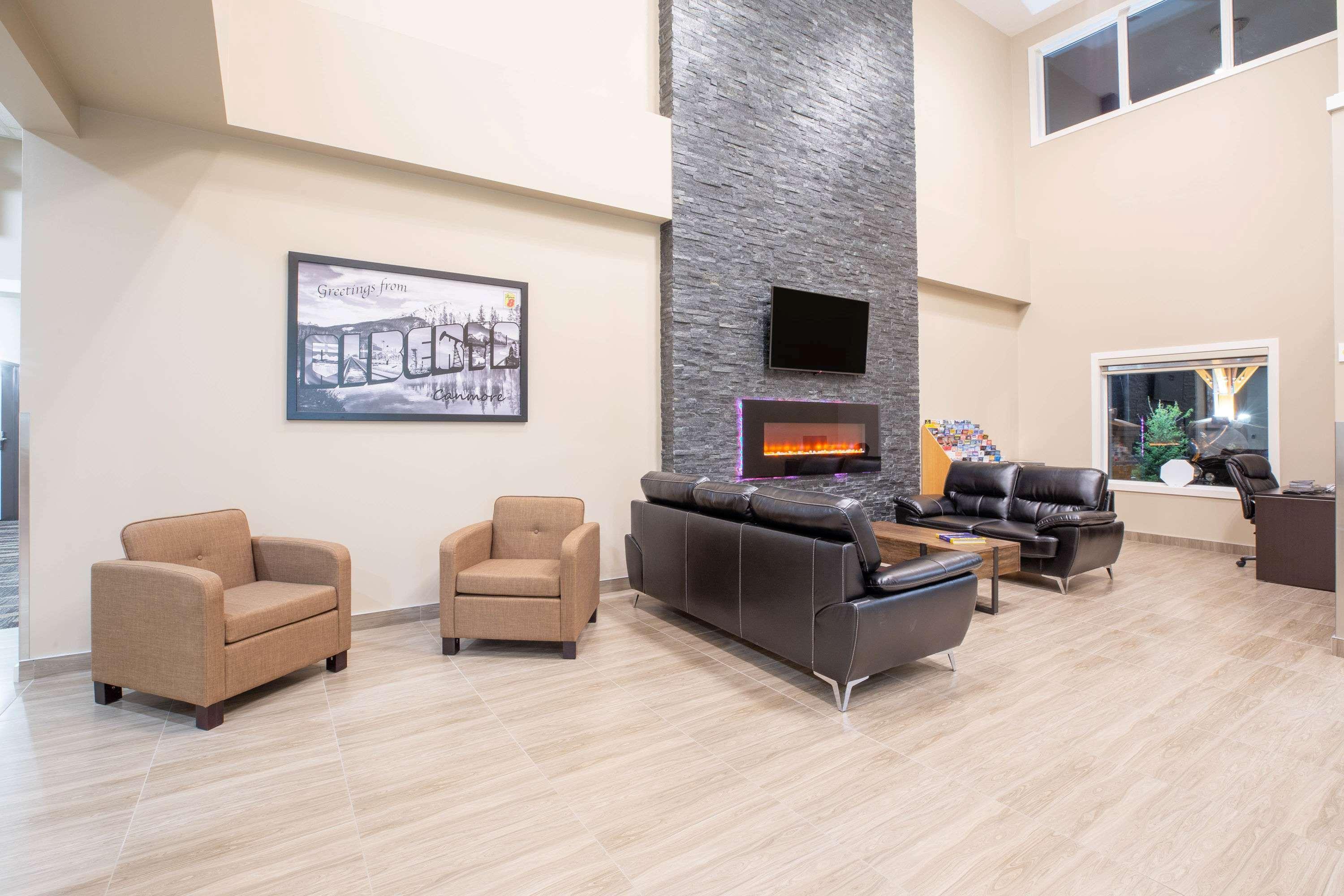 Vista Lobby Super 8 Canmore