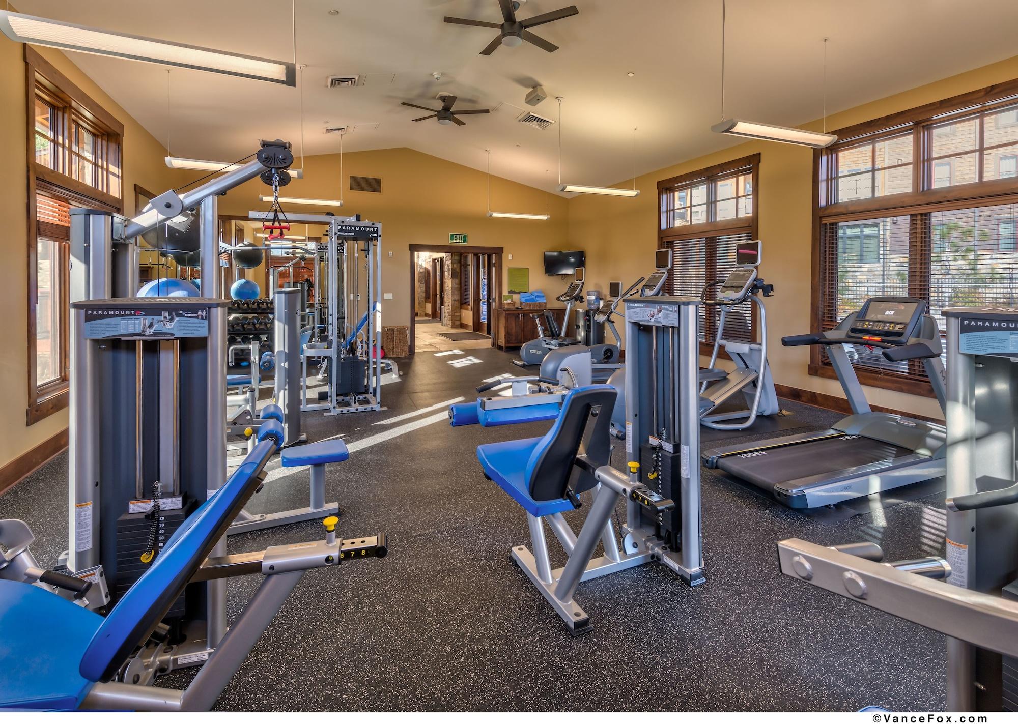 Gimnasio East West Hospitality Tahoe