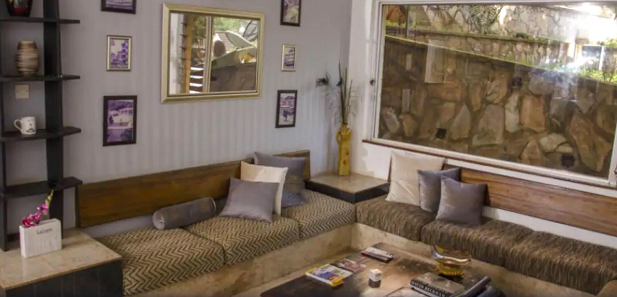 Vista Lobby Golf Course Apartments