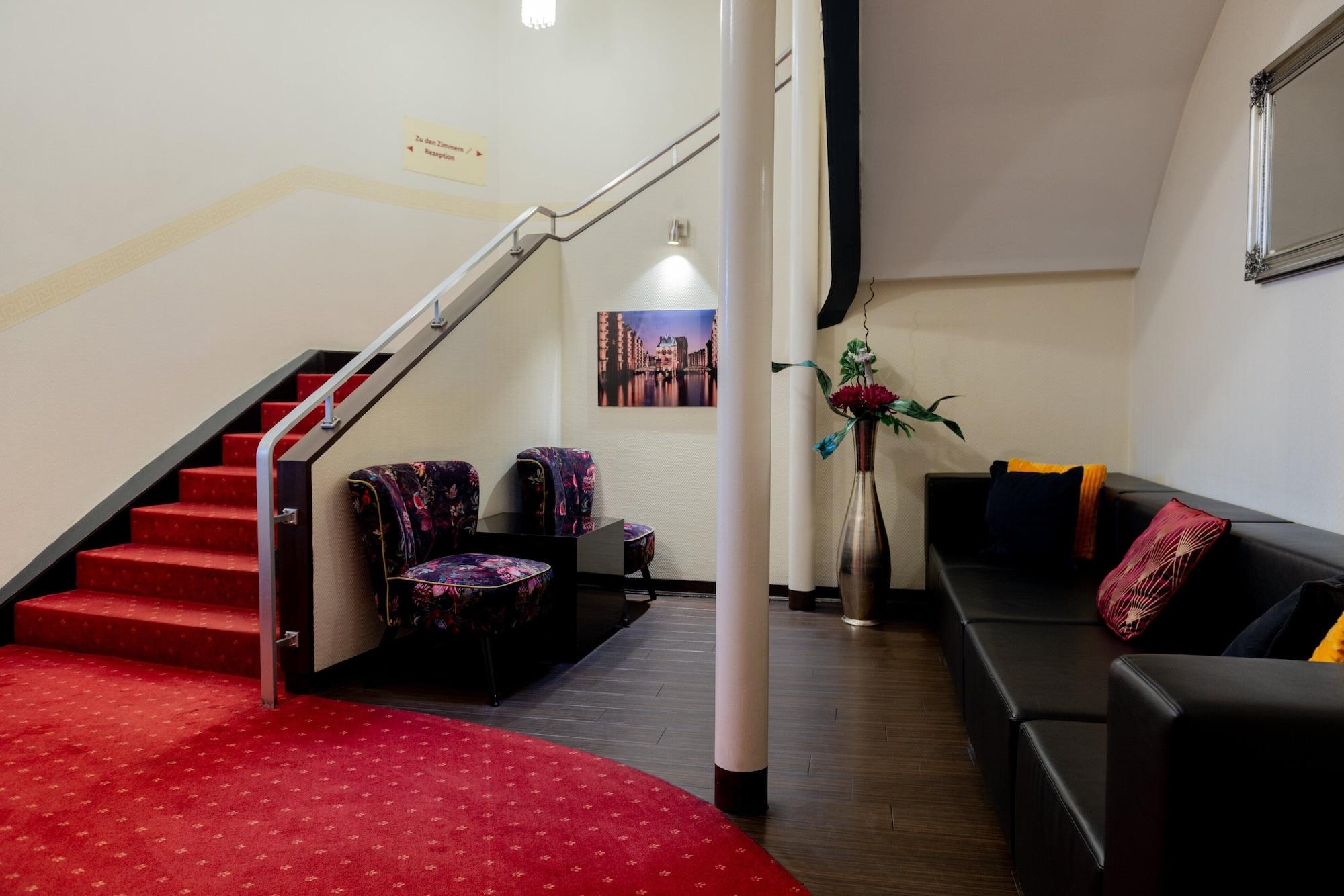 Vista Lobby Garner Hotel Hamburg Graf Moltke by IHG