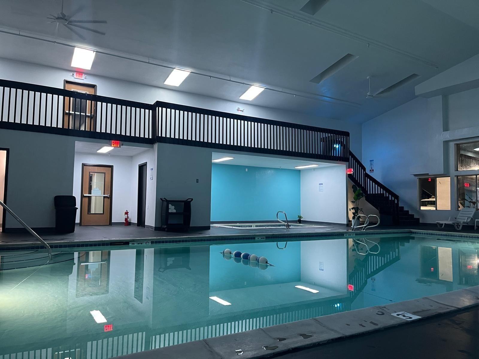 Vista Piscina Alliance Hotel & Suites, a Howard Johnson by Wyndham