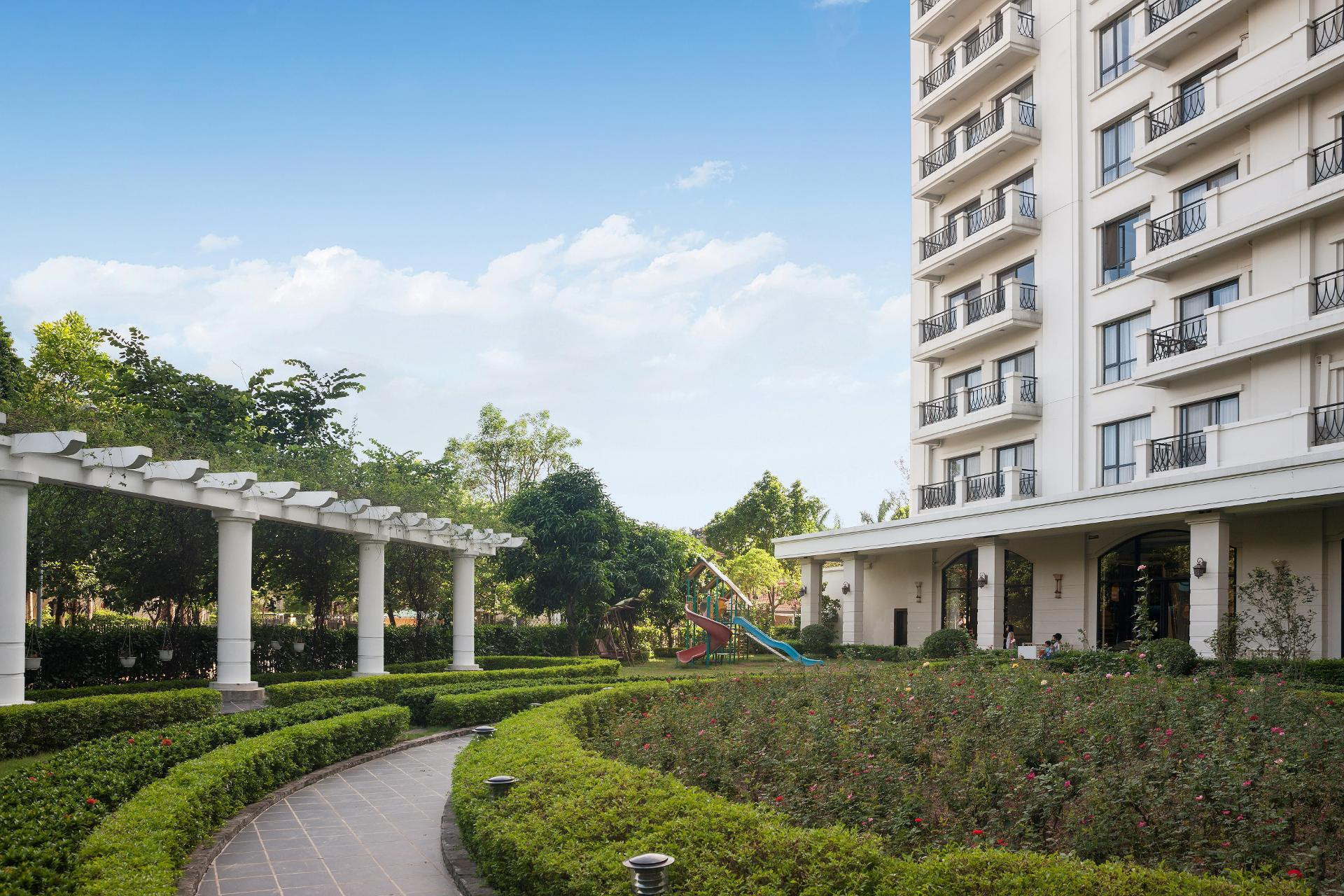 Vista Exterior Elegant Suites Westlake