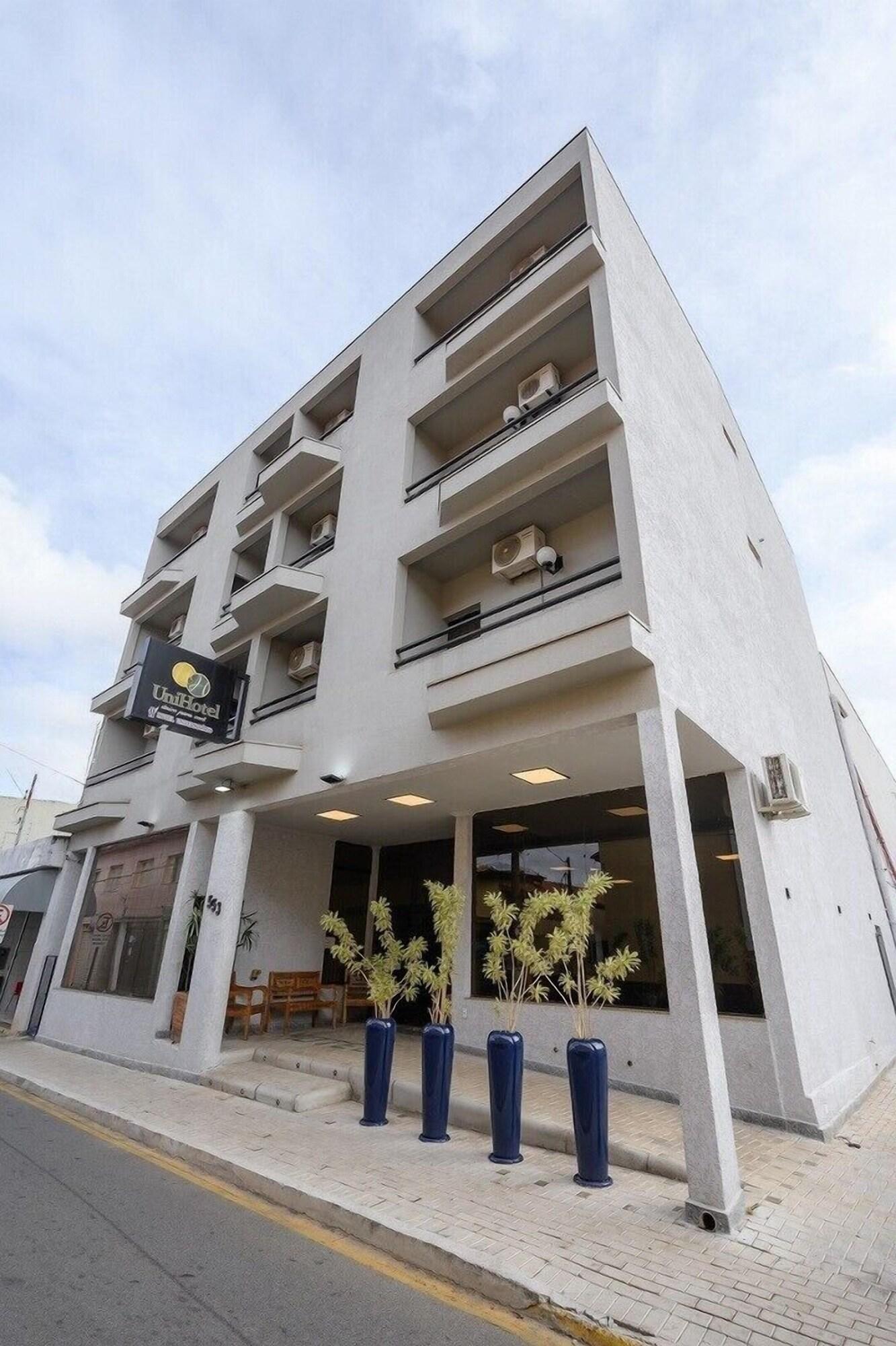 Varios Universitário Hotel