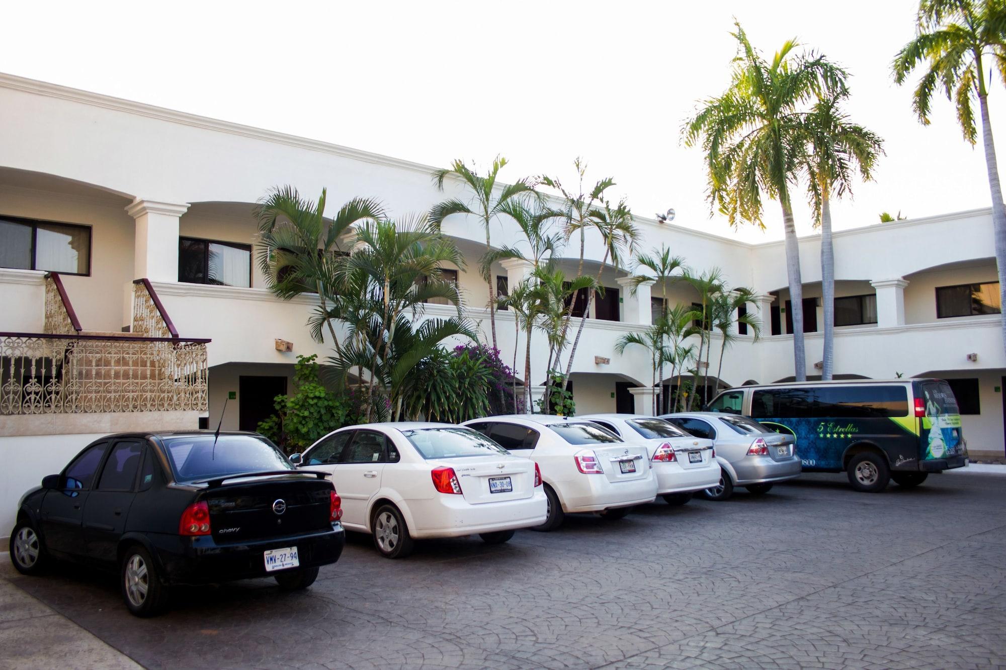 Vista Exterior Wyndham Garden Los Mochis Plaza Inn