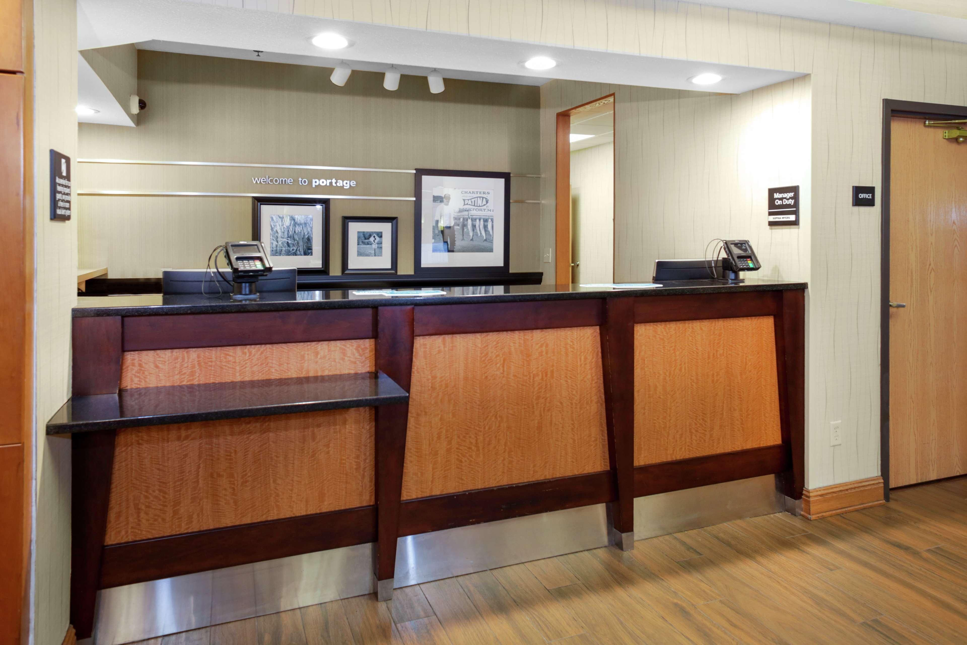 Vista Lobby Hampton Inn Portage