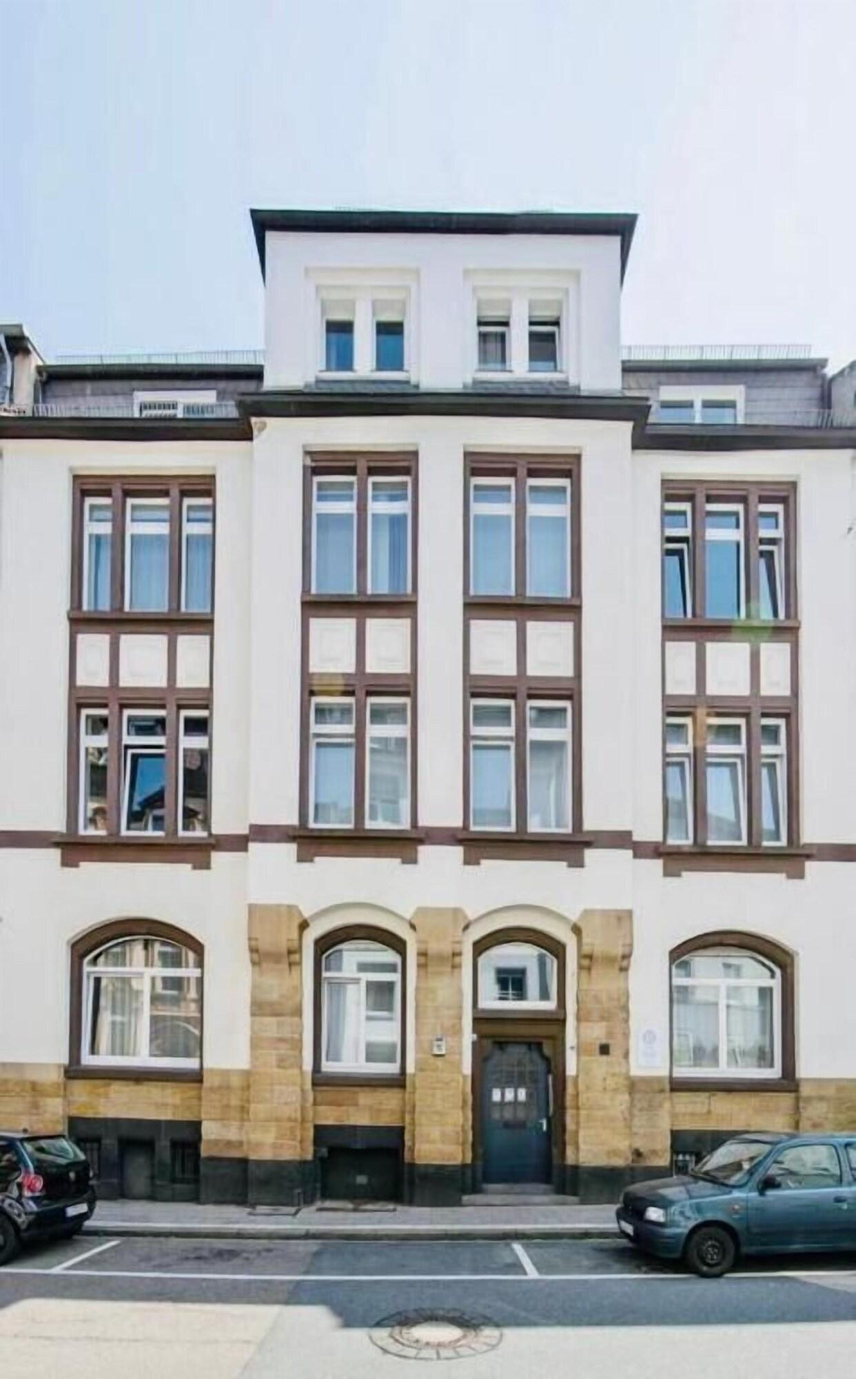 Varios Aparthotel TU-TU