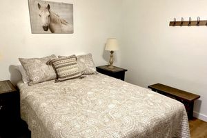 Alquiler Vacacional - Cozy Hilltop Country Cottage in peaceful, rural setting