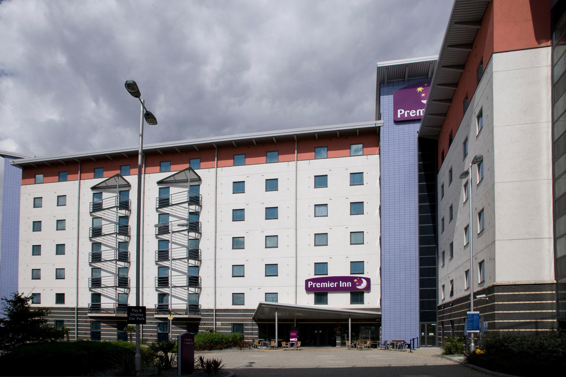 Vista Exterior Premier Inn London Docklands (Excel)