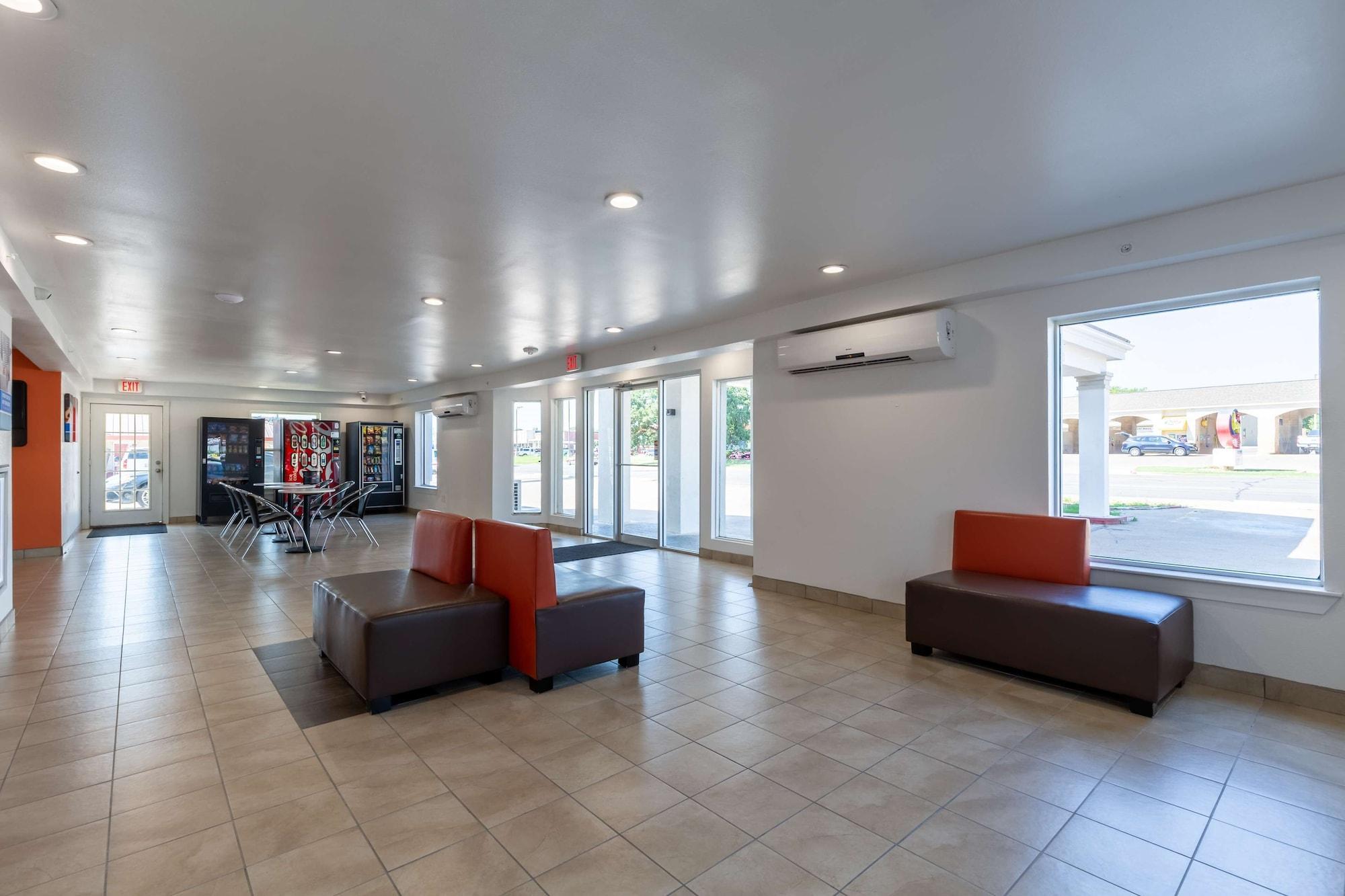 Vista Lobby Studio 6 Bryan, TX - University Area