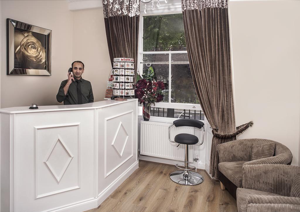 Vista Lobby ABC Hyde Park Hotel