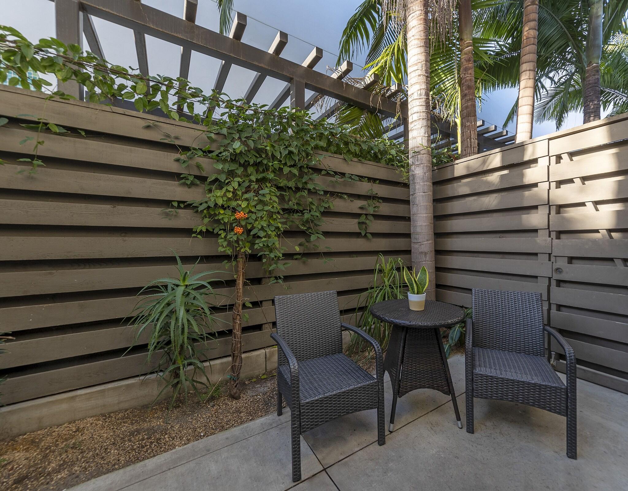 Varios Riviera Beach House