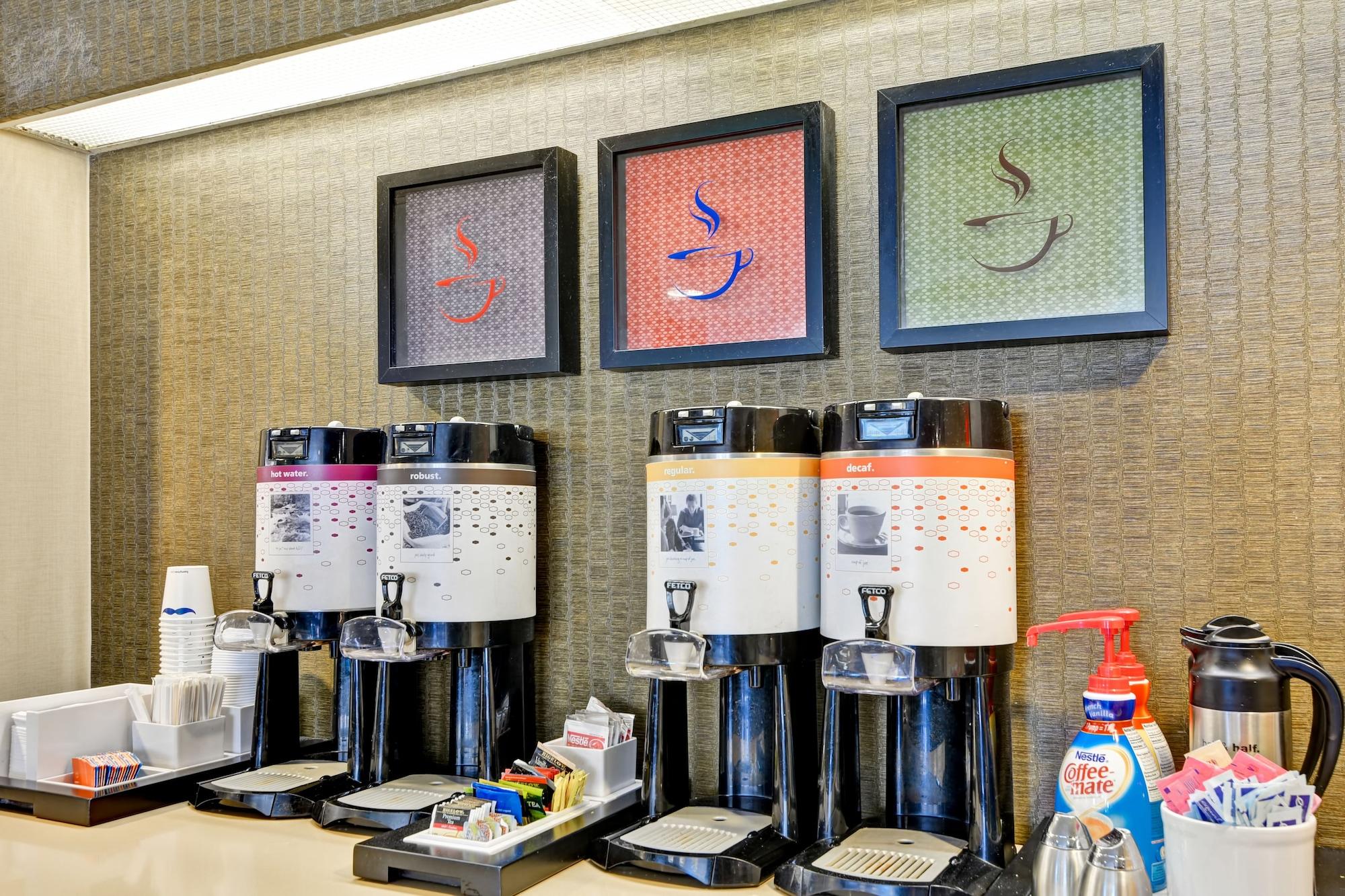 Bar/Salón Hampton Inn Milford