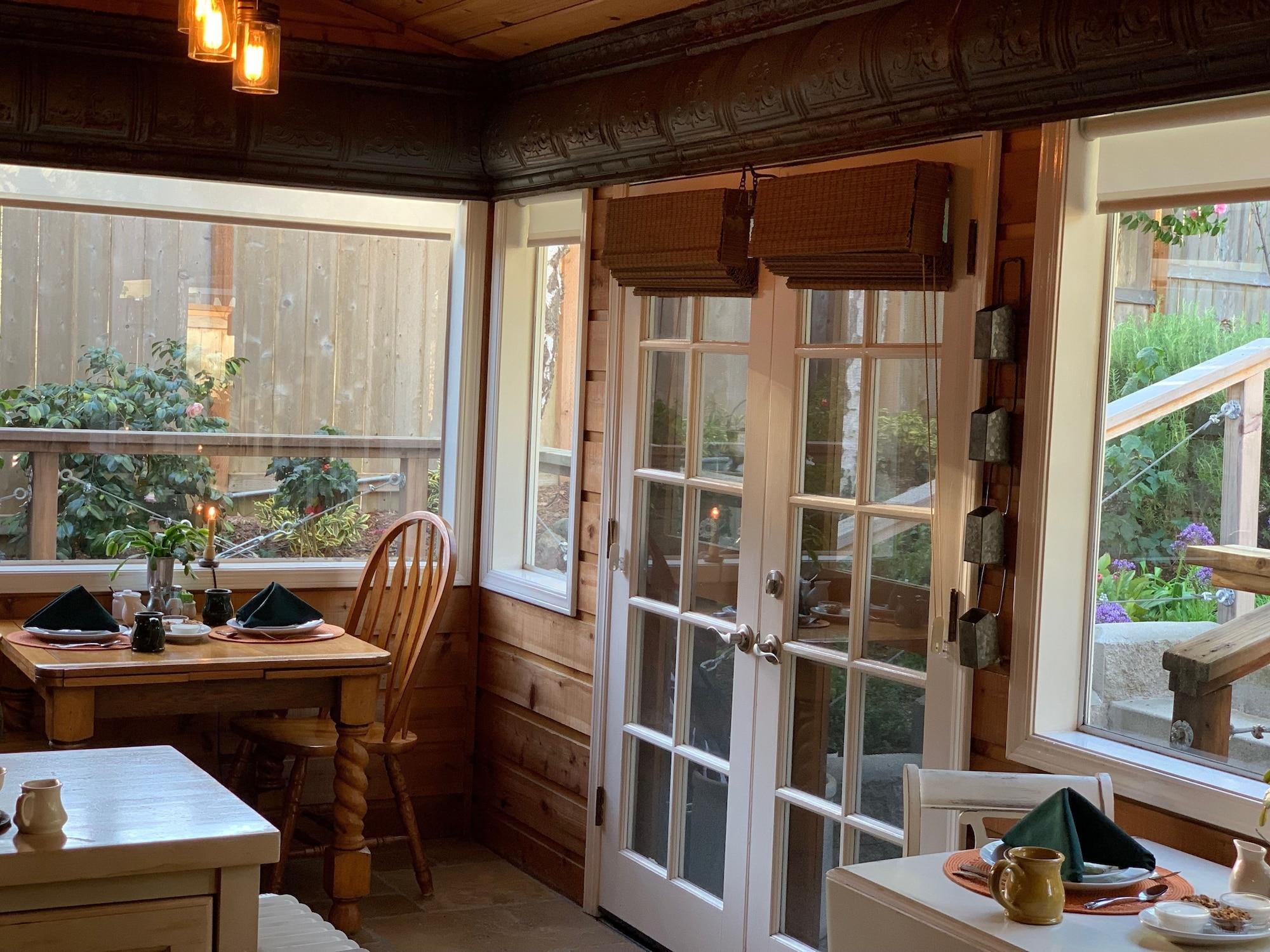 Restaurant J Patrick Inn