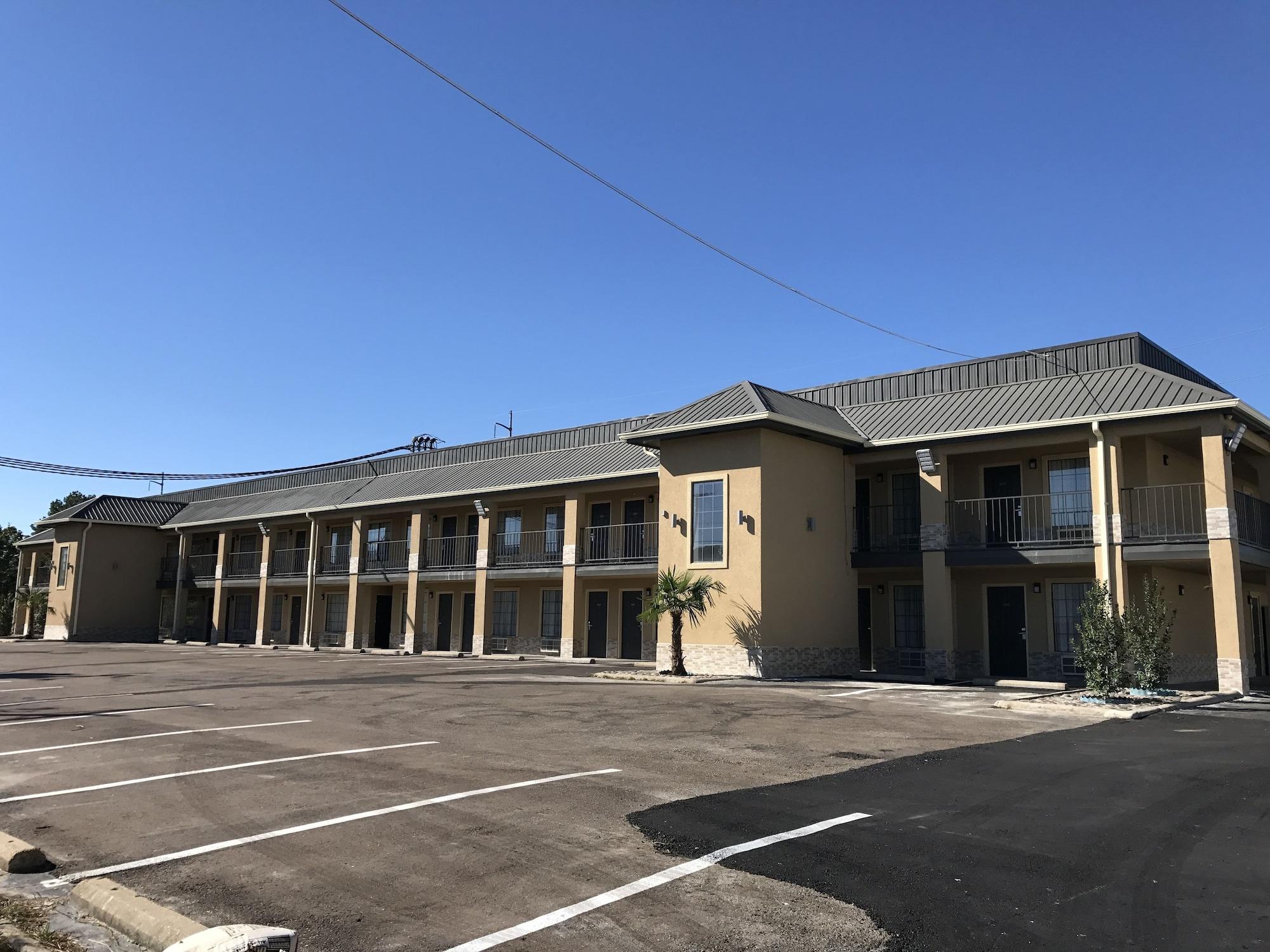 Vista Exterior Super 8 by Wyndham Jackson MS Near the Fairgrounds