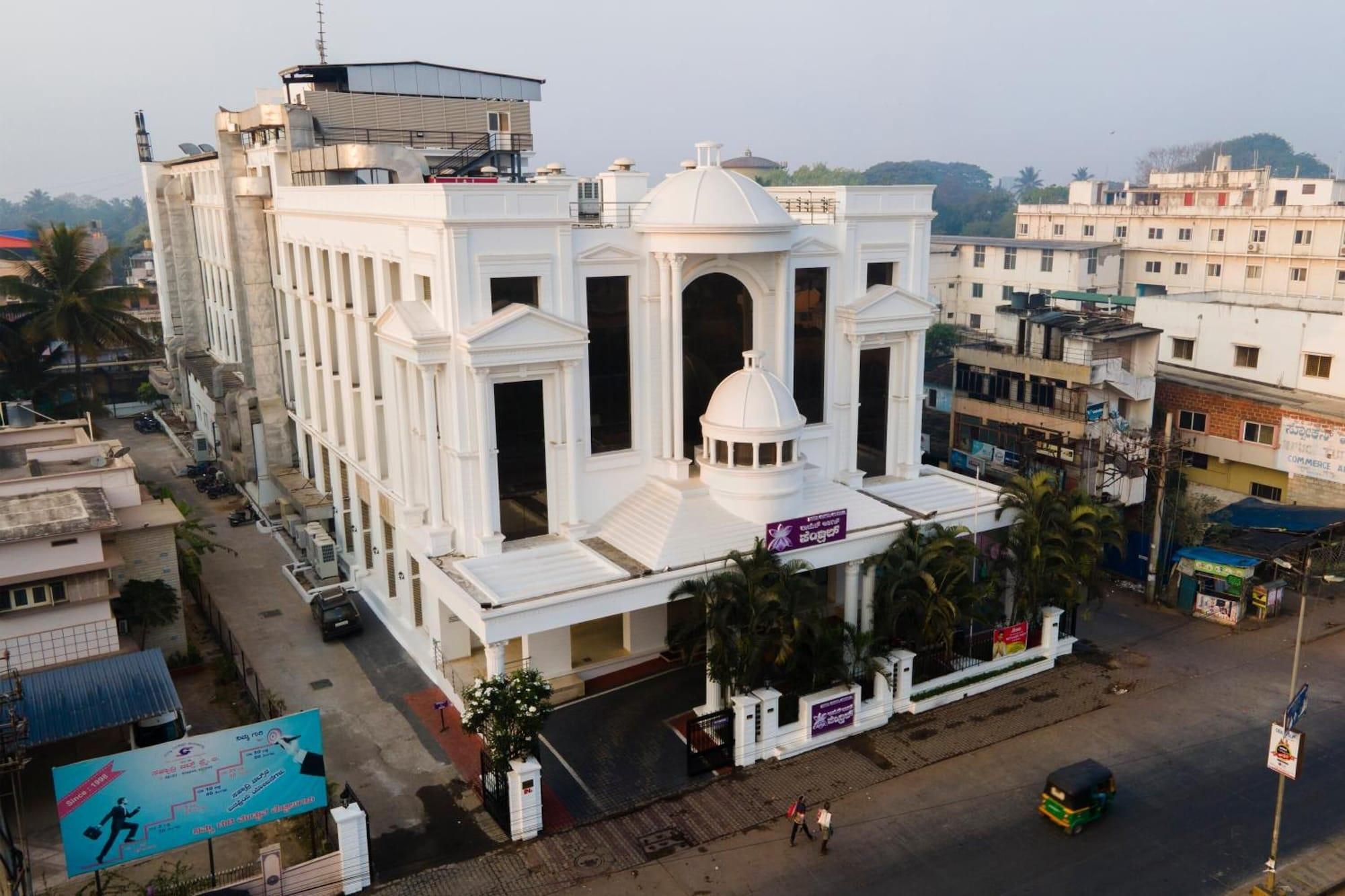 Vista Exterior Royal Orchid Central