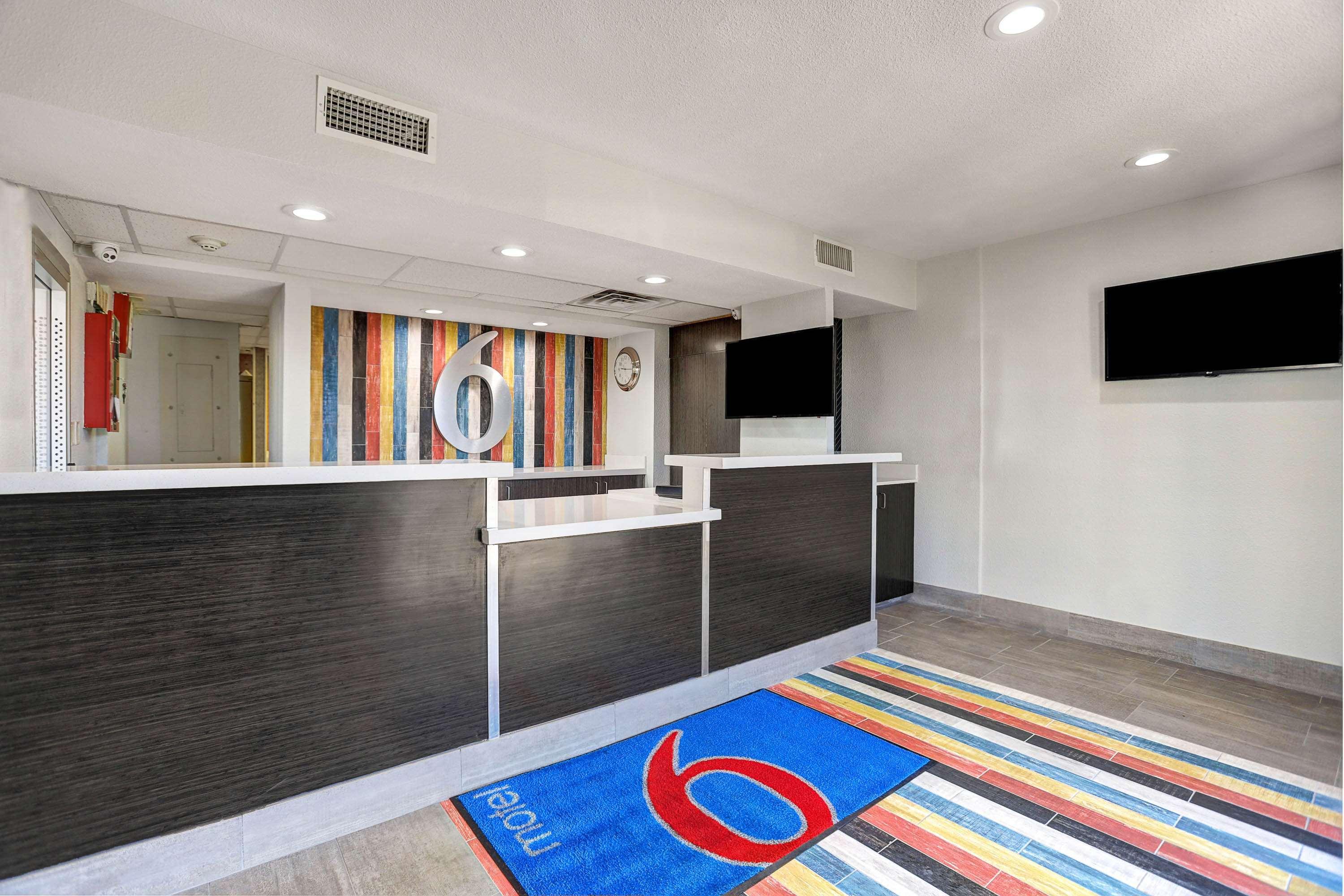 Vista Lobby Motel 6 Amarillo, TX - Airport