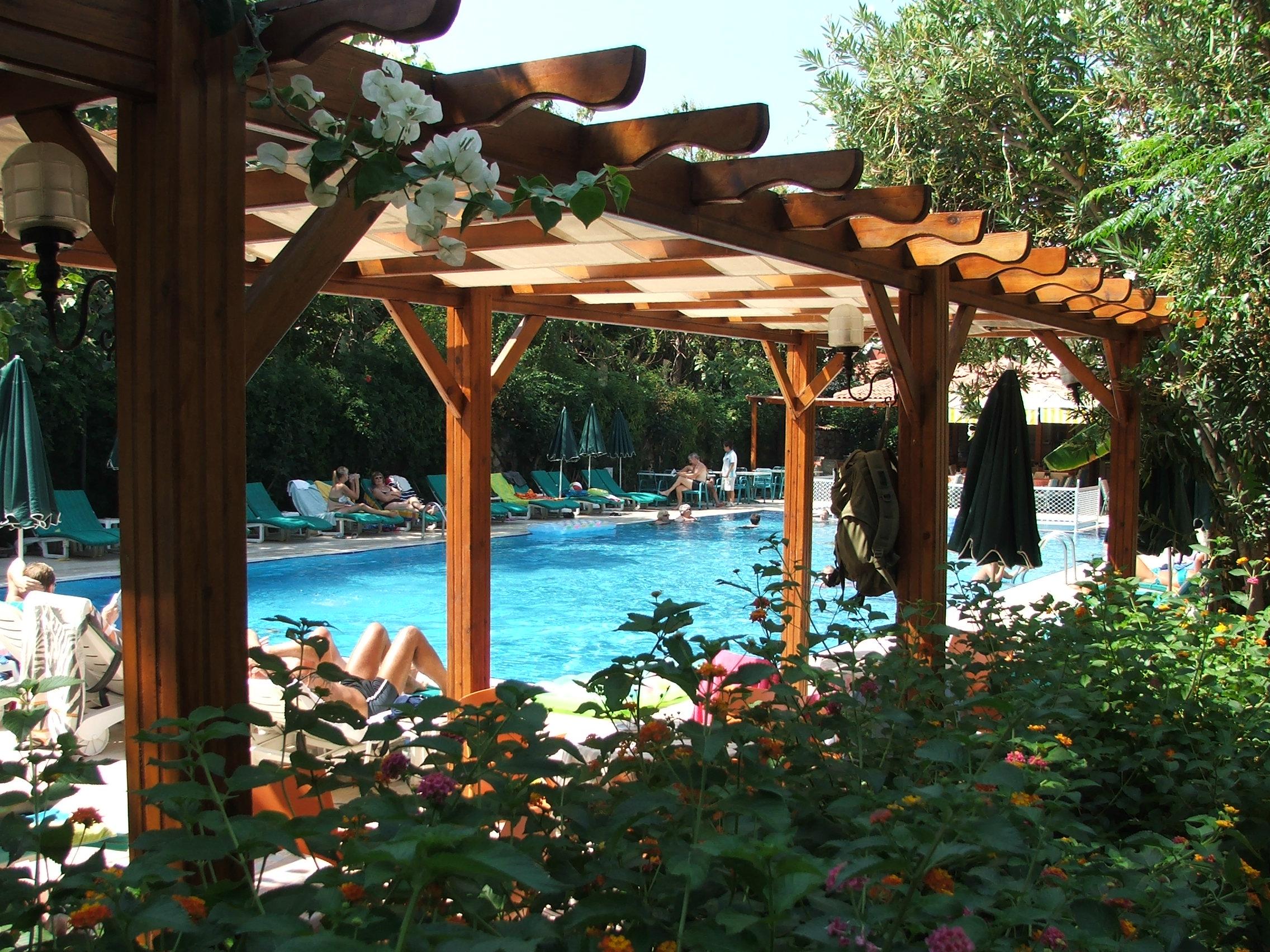 Varios Perdikia Beach