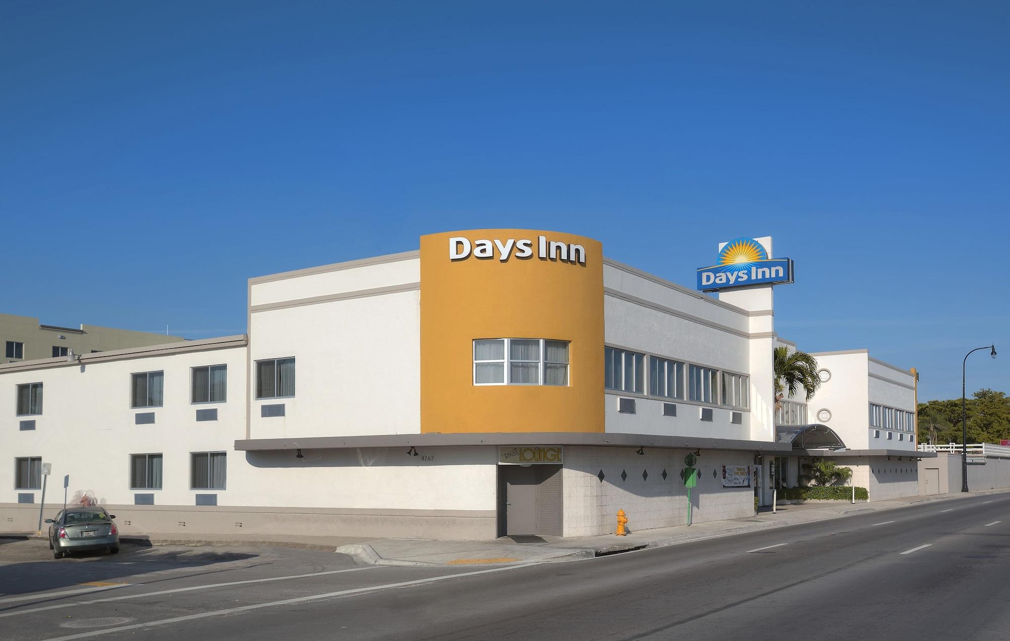 Vista Exterior Days Inn by Wyndham Miami Airport North