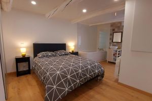 Alquiler Vacacional - Chez Elle. Charming house located in the center of town, on a quiet pedestrian street.