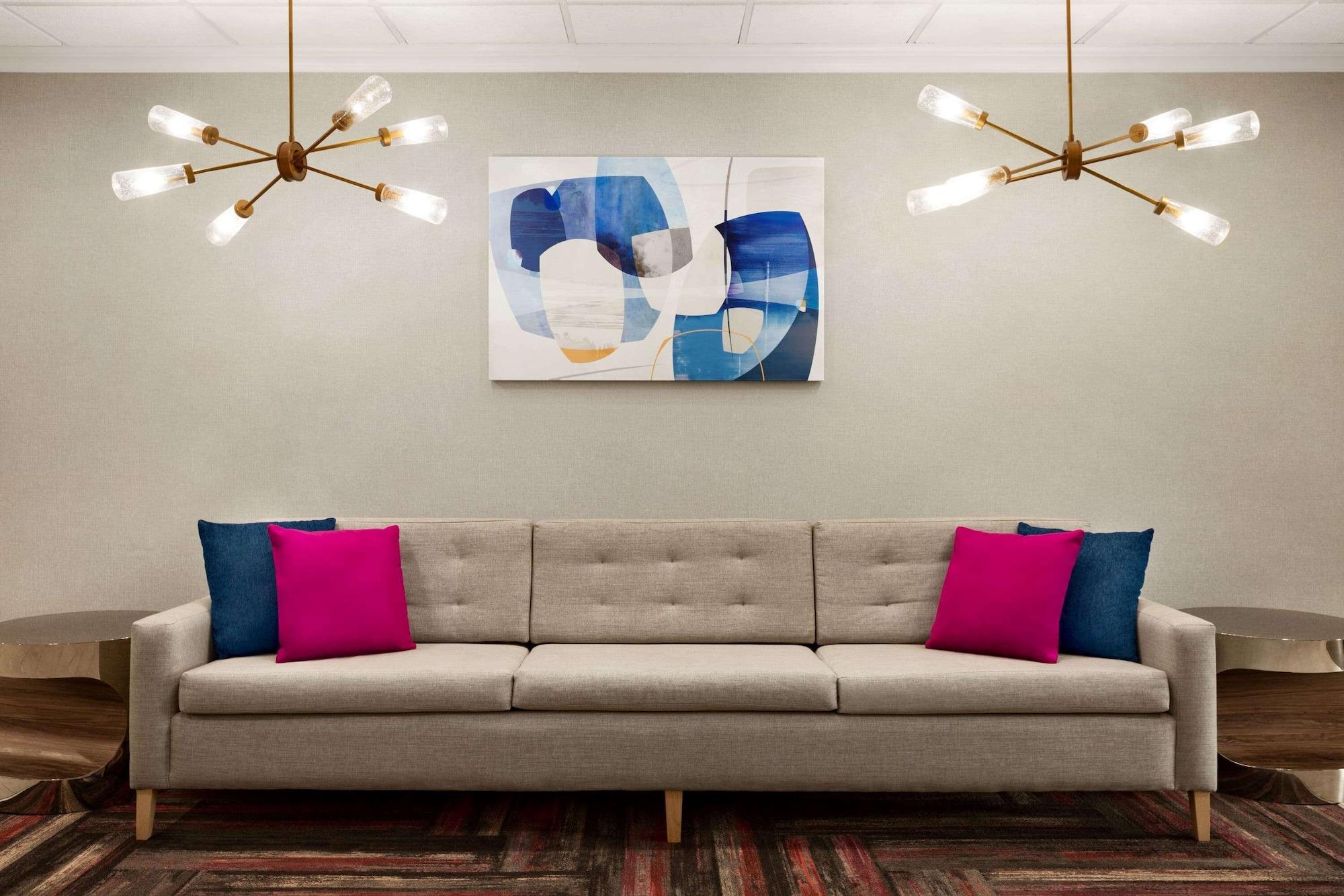 Vista Lobby La Quinta Inn & Suites by Wyndham Lackawanna