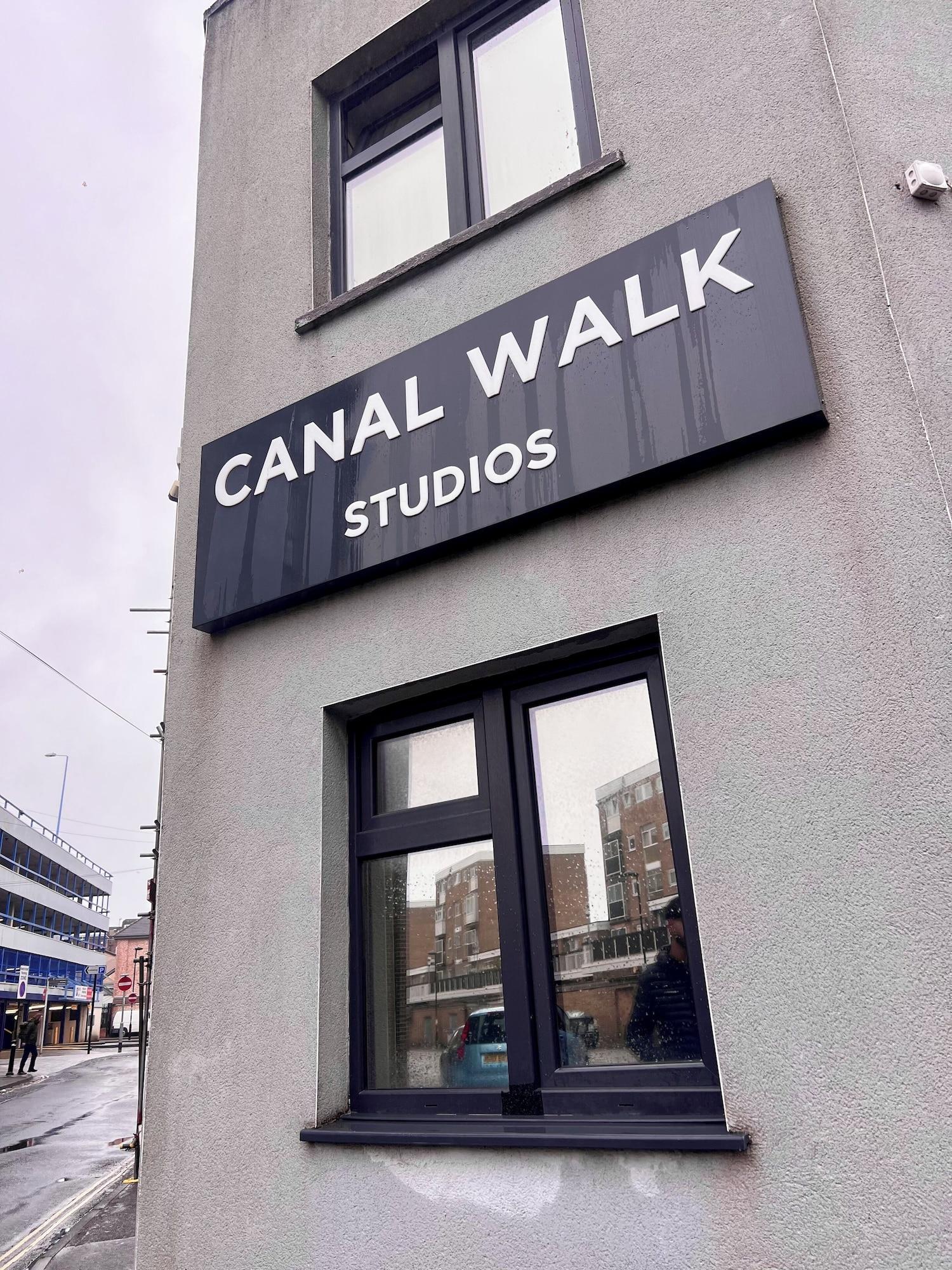 Vista Exterior Canal Walk Studios