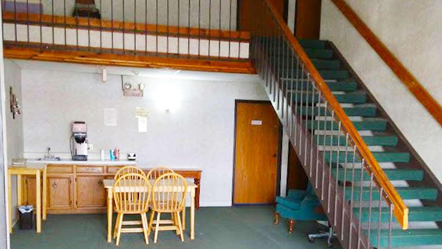 Vista Lobby Rum River Motel Princeton