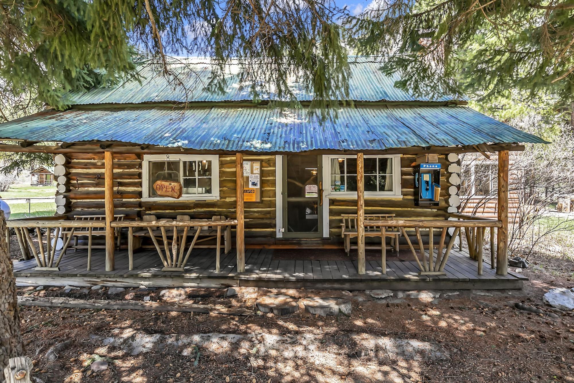 Varios Sawtooth Lodge