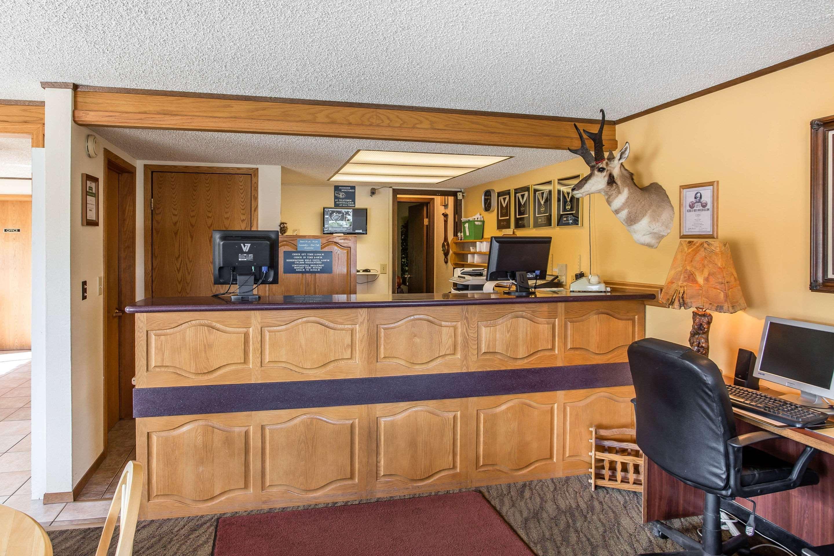Vista Lobby Rodeway Inn Pronghorn Lodge