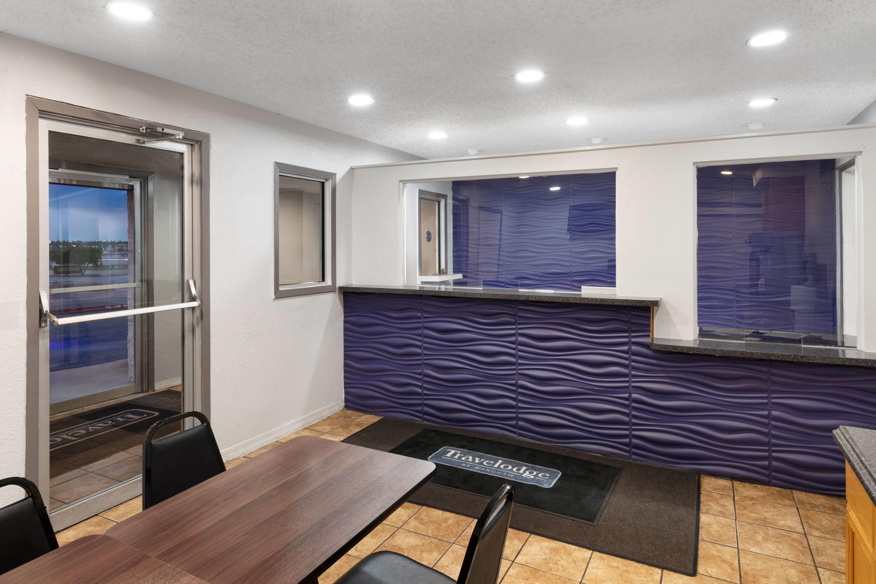 Vista Lobby Travelodge by Wyndham New Braunfels