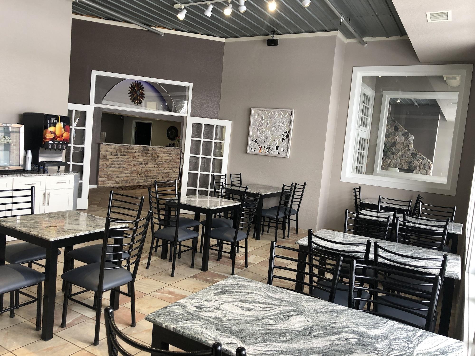 Restaurant Hometown Inn & Suites