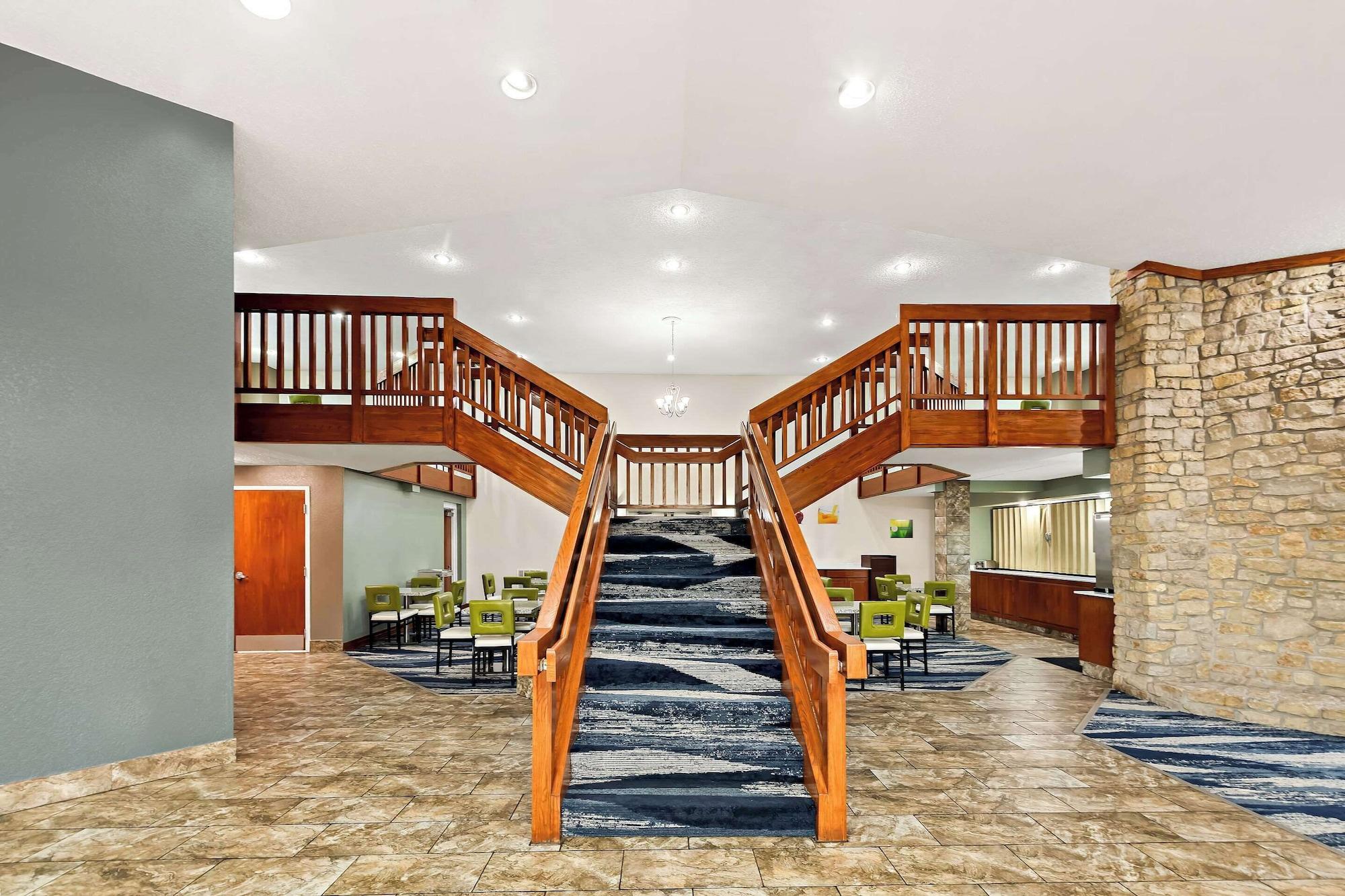 Vista Lobby Quality Inn Mason Near Kings Island