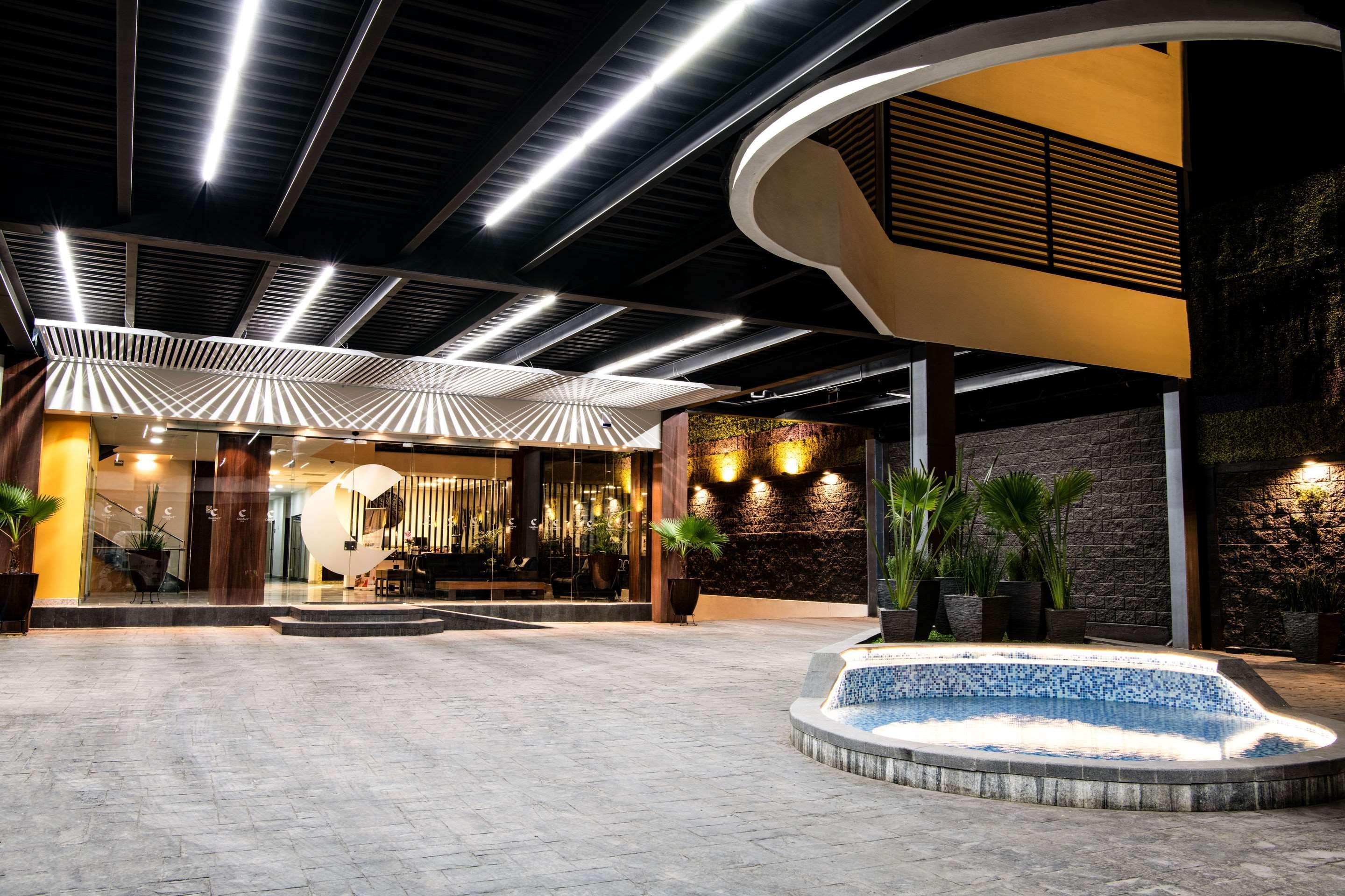 Vista Exterior Comfort Inn Irapuato