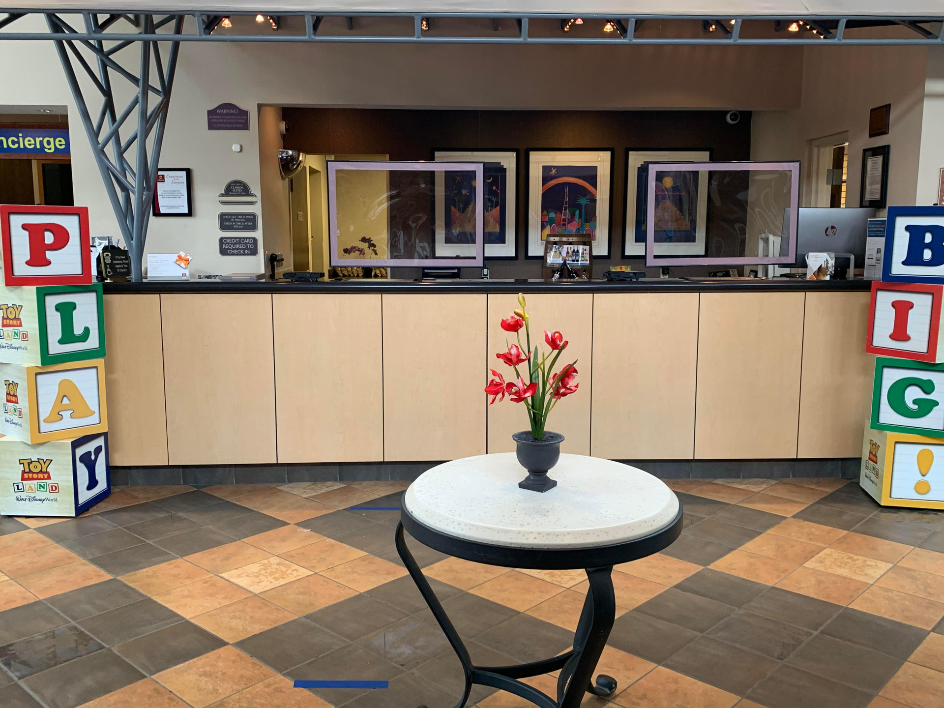 Vista Lobby Maingate Garden Inn - CLOSED