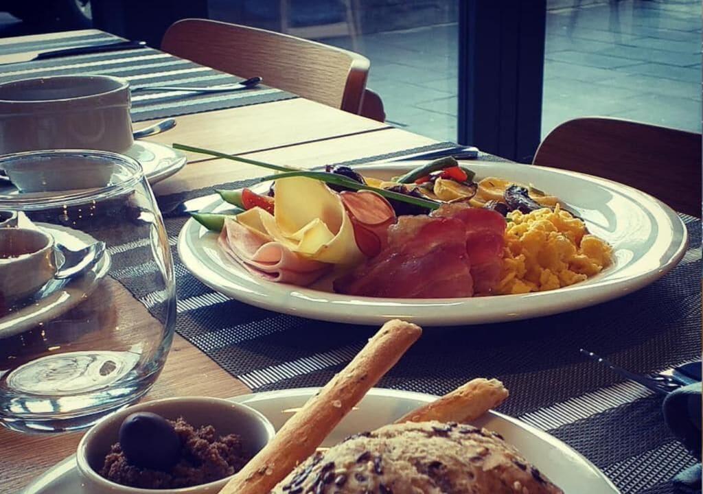 Restaurant Athina Suites Hotel