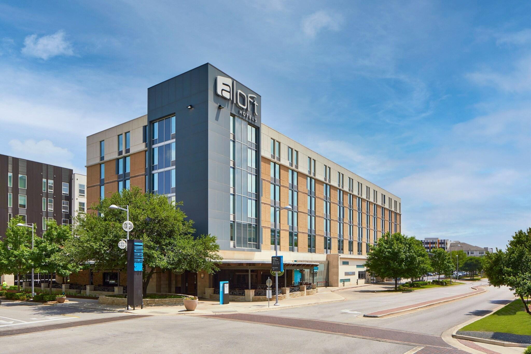 Vista Exterior Aloft Austin at The Domain