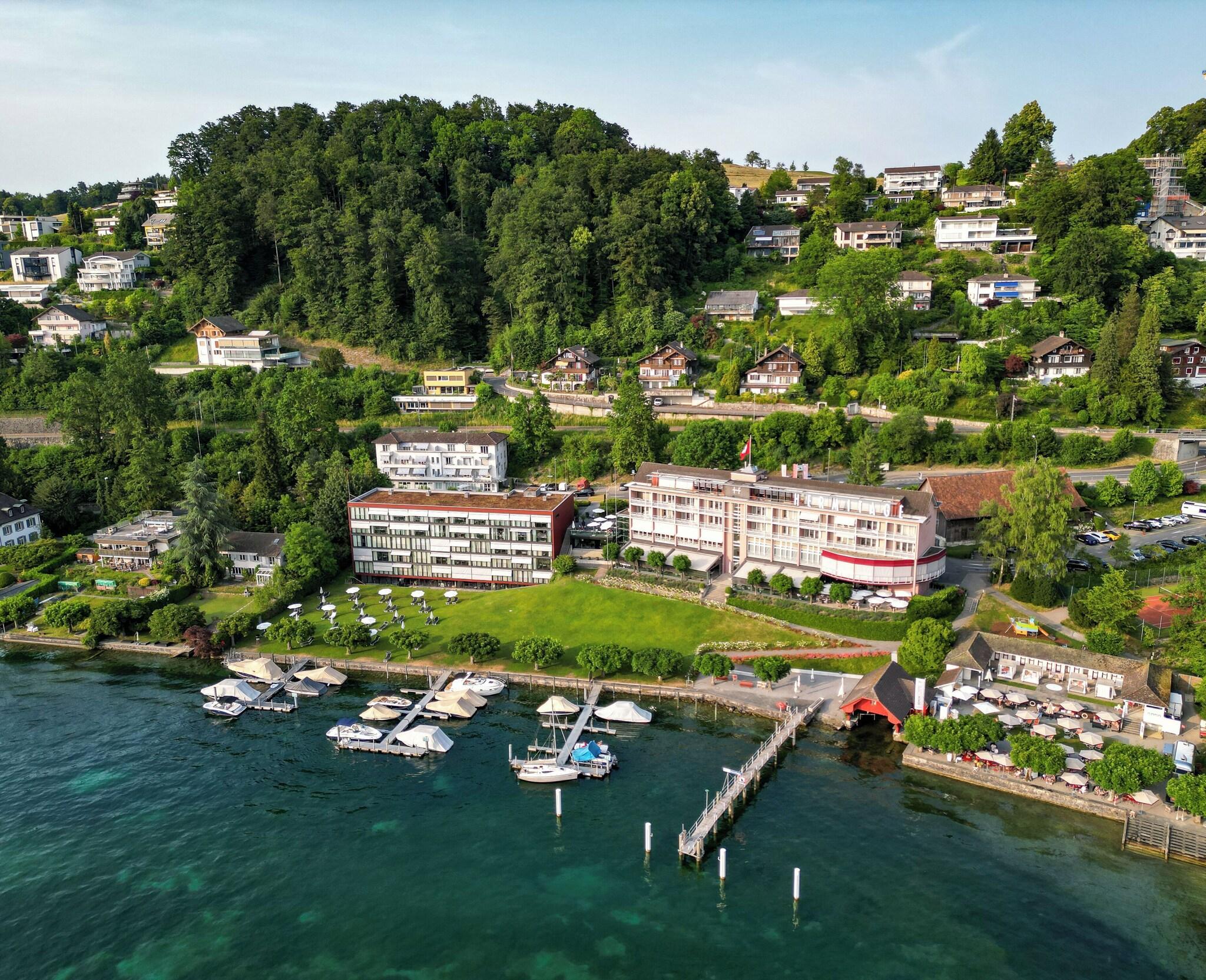Vista da fachada HERMITAGE Lake Lucerne - Beach Club & Lifestyle Hotel