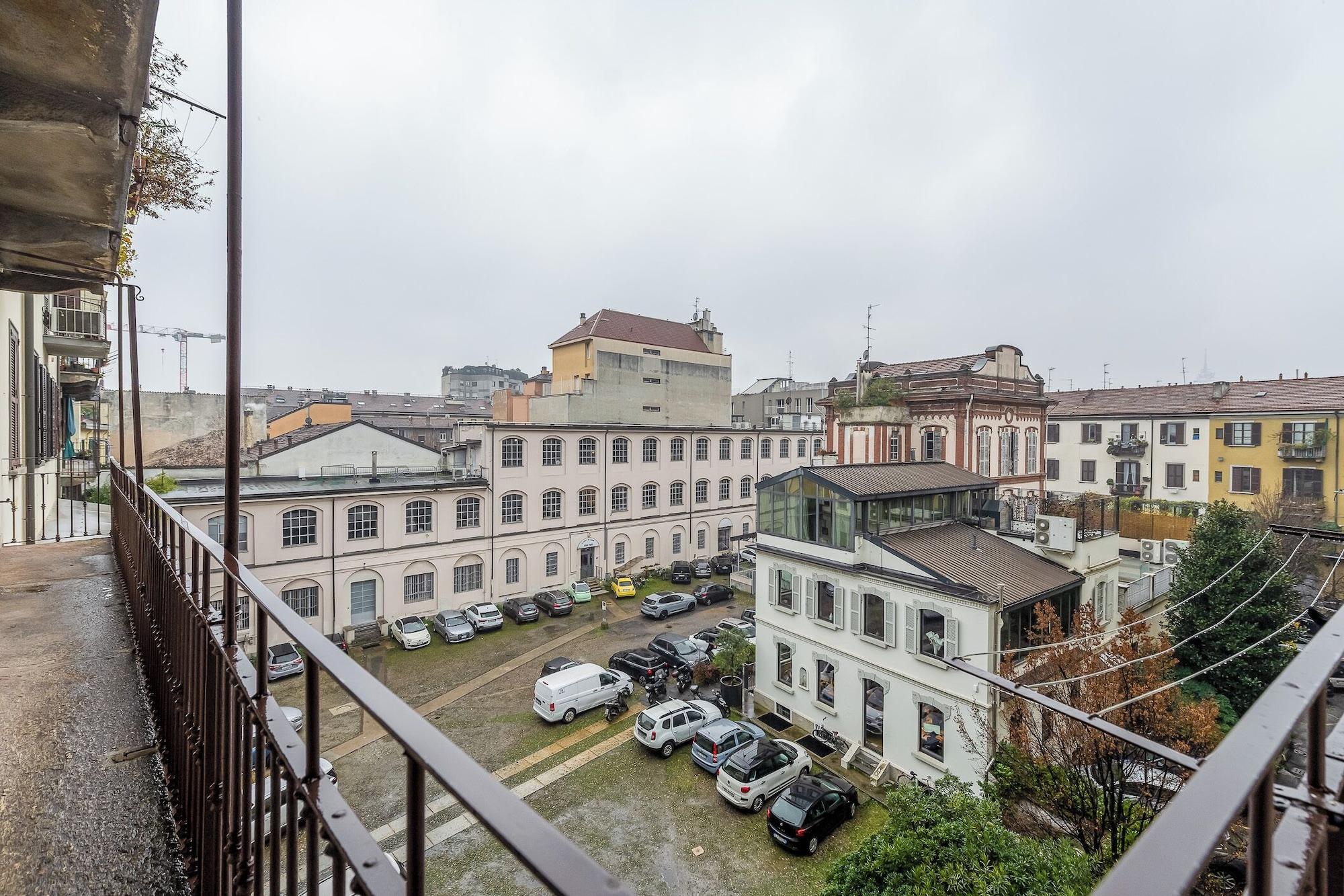 Vista Exterior Bramante Luxury Apartments by InnStay