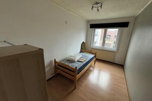 Alquiler Vacacional - Terrific 4-bedroom apartment in Zelzate