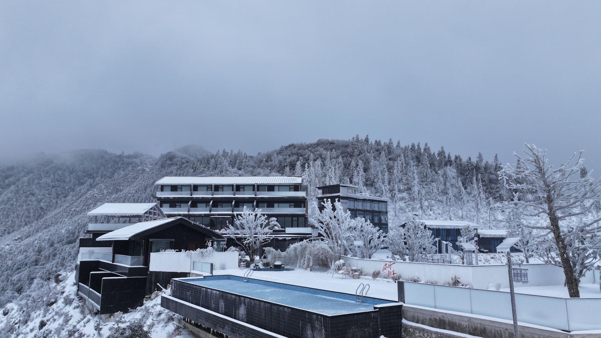 Vista Exterior In Cloud Resort Hotel