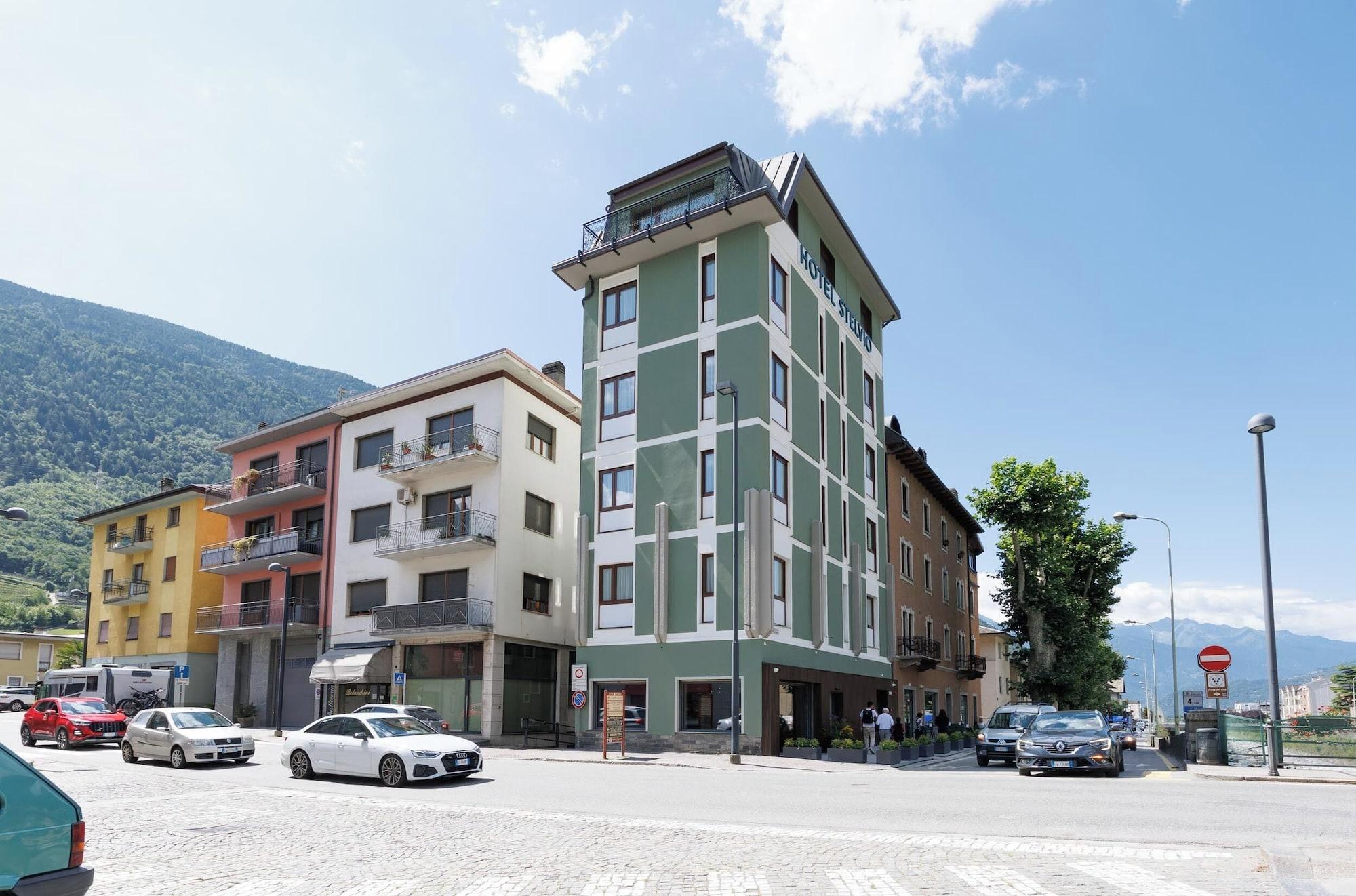 Vista Exterior Hotel Stelvio Tirano