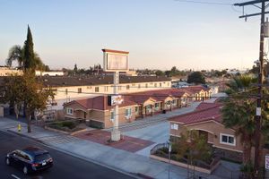 Alojamiento - Diamond Bell Inn & Suites
