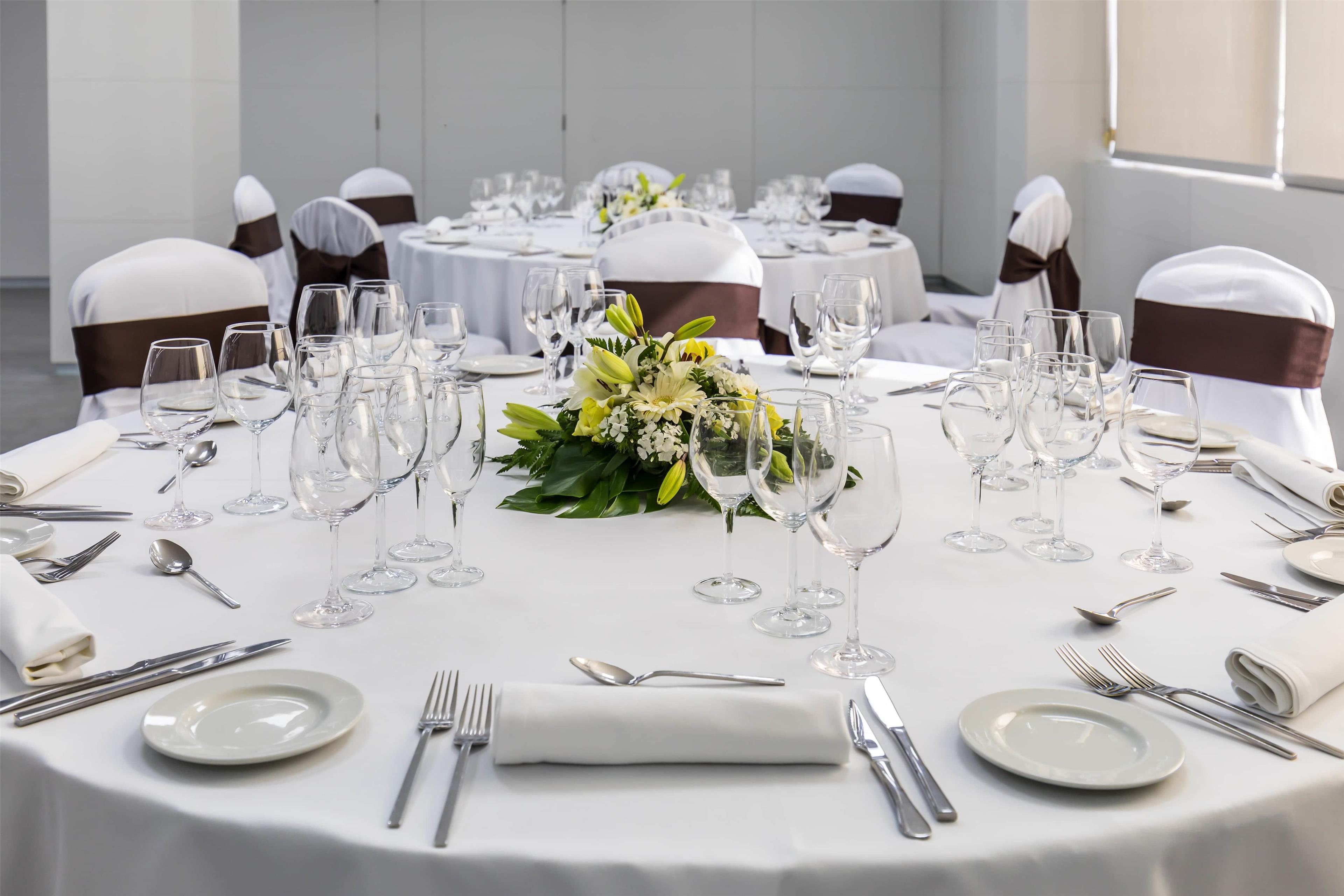 Centro de Negocios Occidental Santa Cruz Contemporáneo