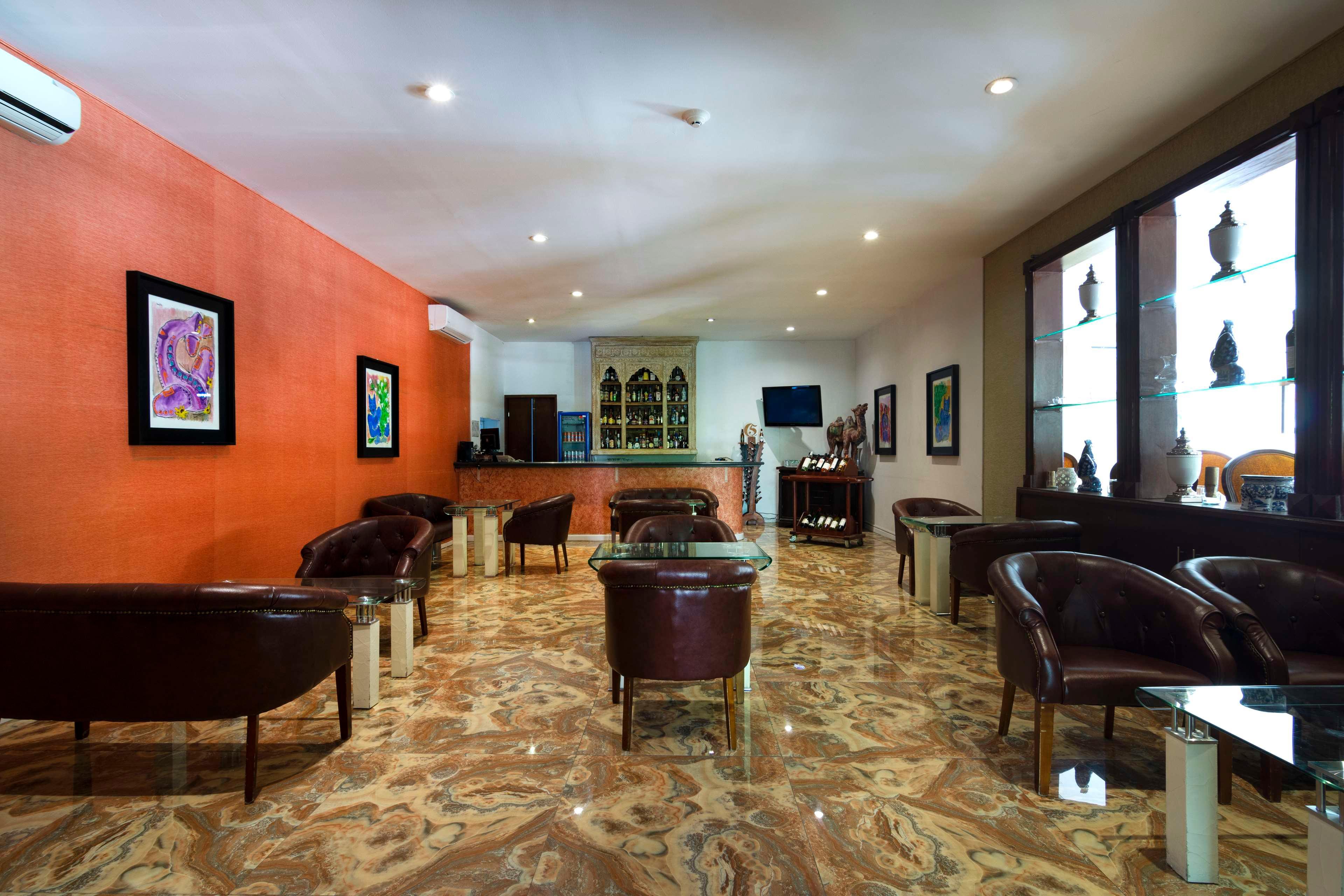 Bar/Salón MM Grand Hotel Puebla, Tapestry Collection by Hilton