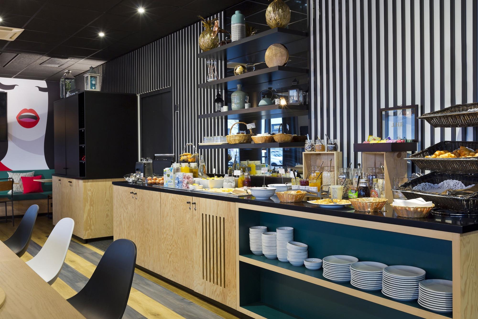 Bar/Salón ibis Styles Massy Opera Hotel