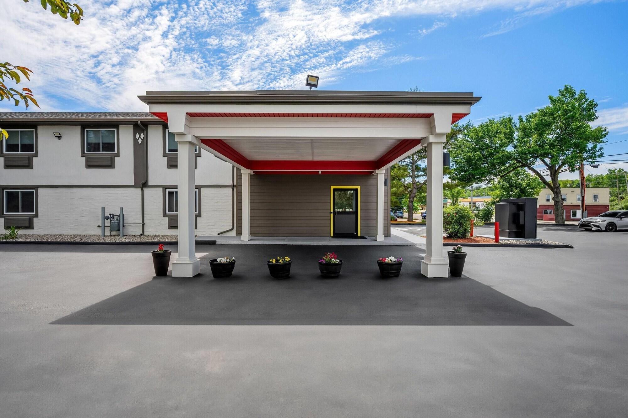 Varios Super 8 by Wyndham Lewiston Auburn Area