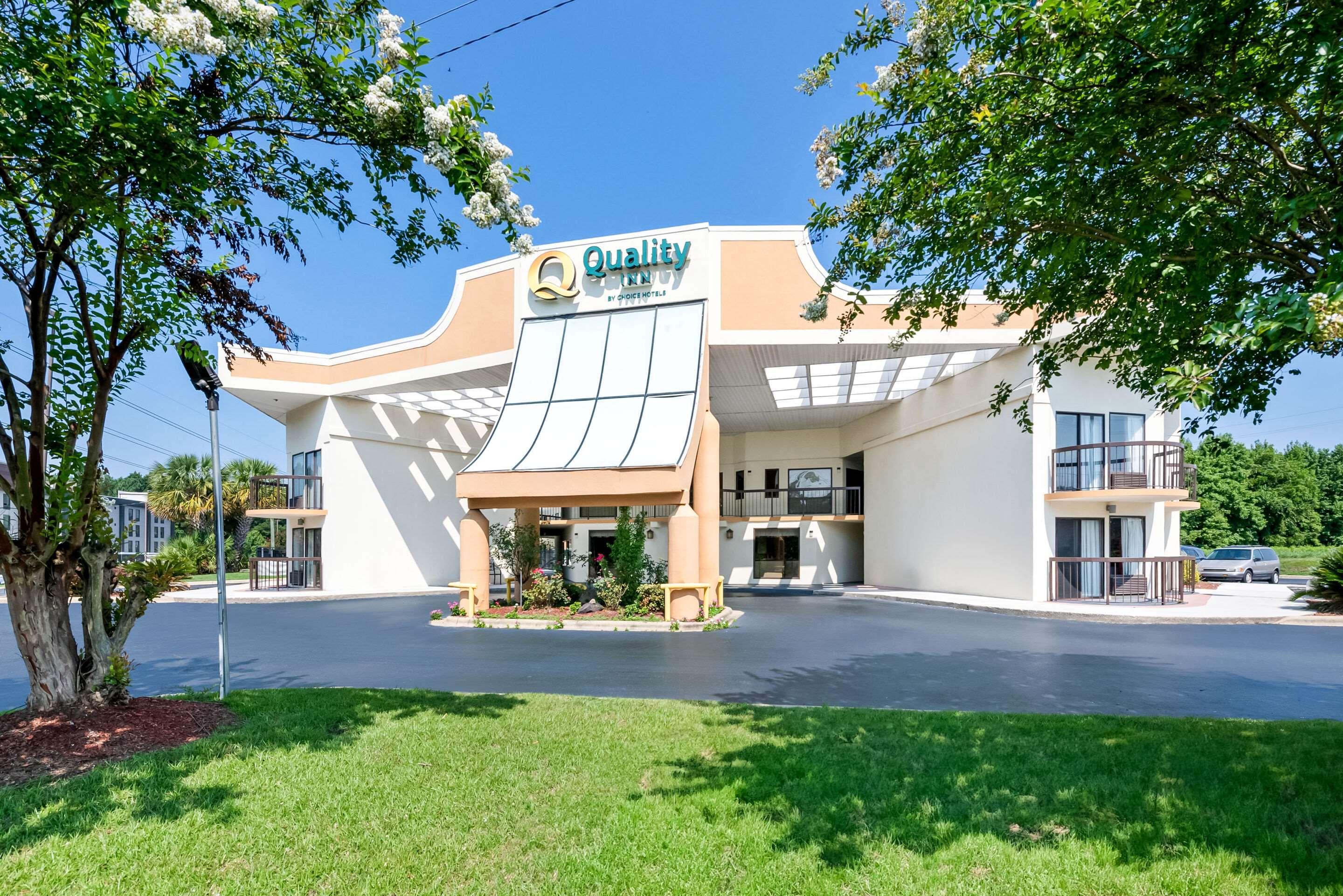 Vista Exterior Quality Inn Selma - Smithfield